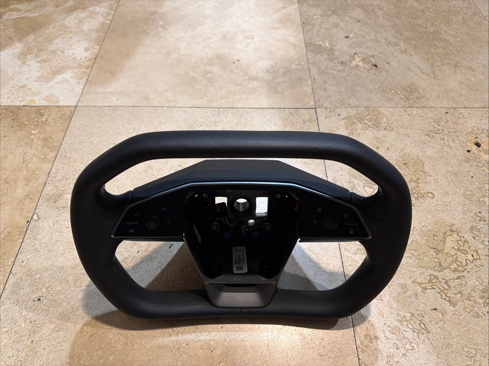 OEM TESLA EVEREST Cybertruck Cyberbeast Steering Wheel Square 1692551-00-D