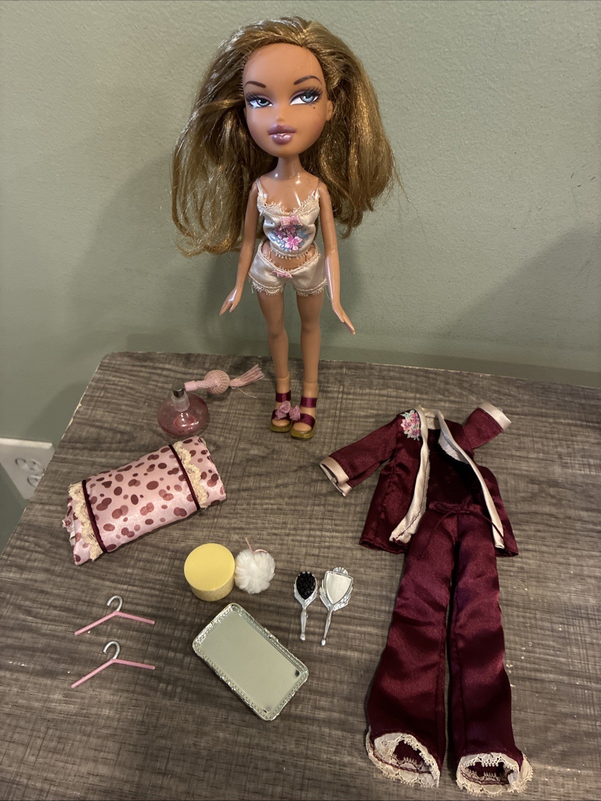 Bratz Nighty Nite Yasmin 1st Edition 2004 with Accessories Bratz Nighty Nite Yasmin 1st Edition 2004 with Accessories