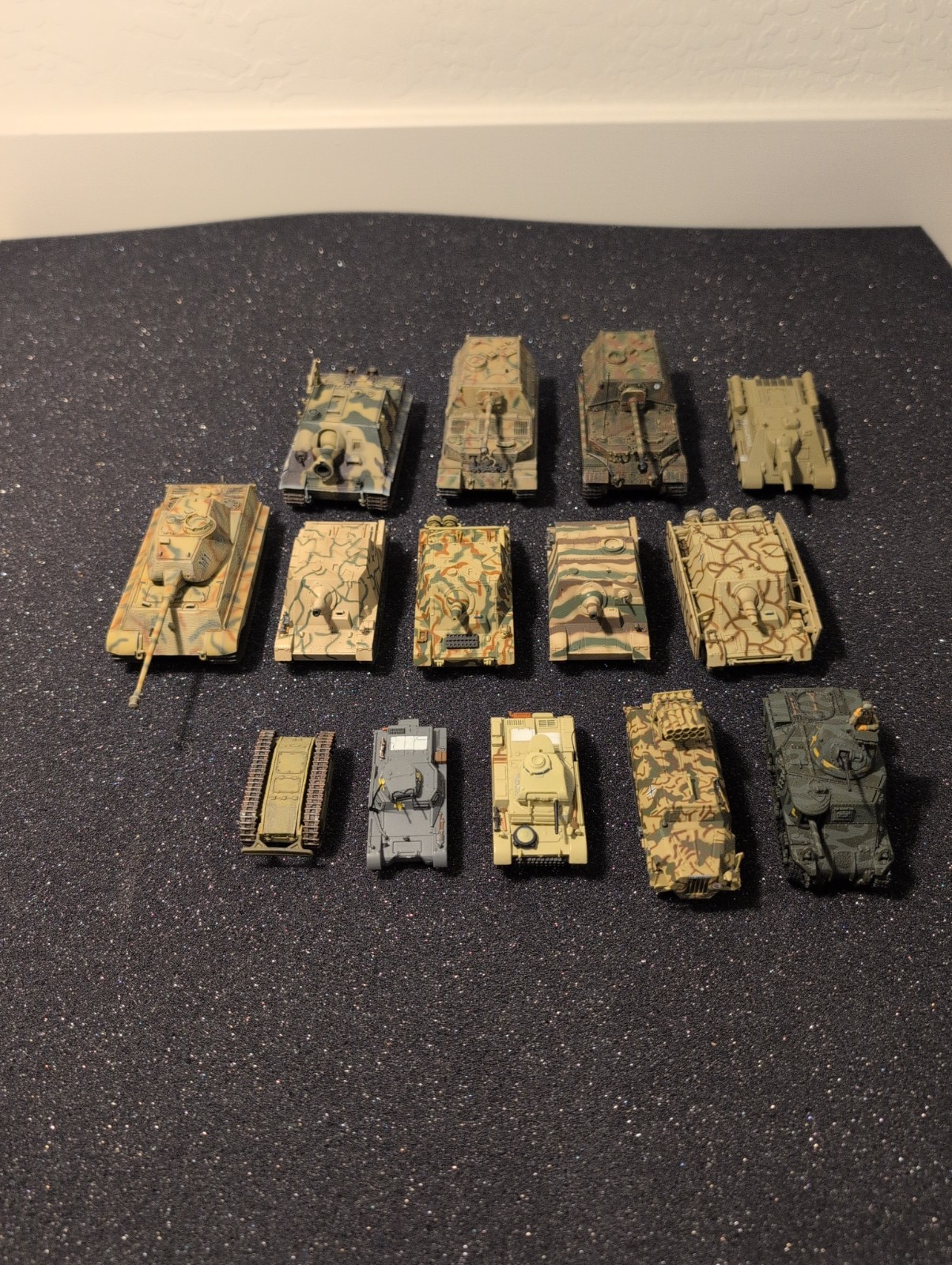 Unimax Corgi Dragon Armor Lot Garage Sale 1:72 price: 13/1, 23/2, 33/3, 41/4+