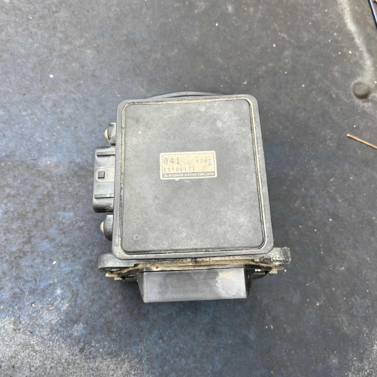 1995-96 Mighty Max Dodge Ram 50 2.4L MAF Air Flow Sensor Meter MD313041 E5T06171 1995-96 Mighty Max Dodge Ram 50 2.4L MAF Air Flow Sensor Meter MD313041 E5T06171