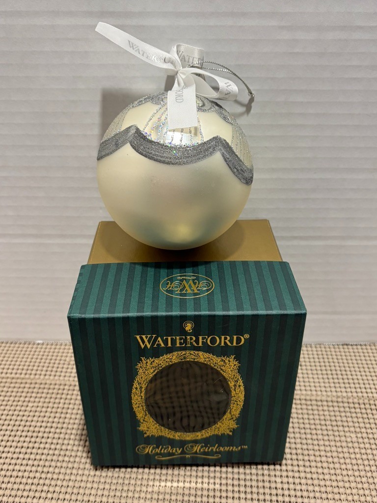 Waterford Holiday Heirlooms Peacock Memories Ball Ornament 1997