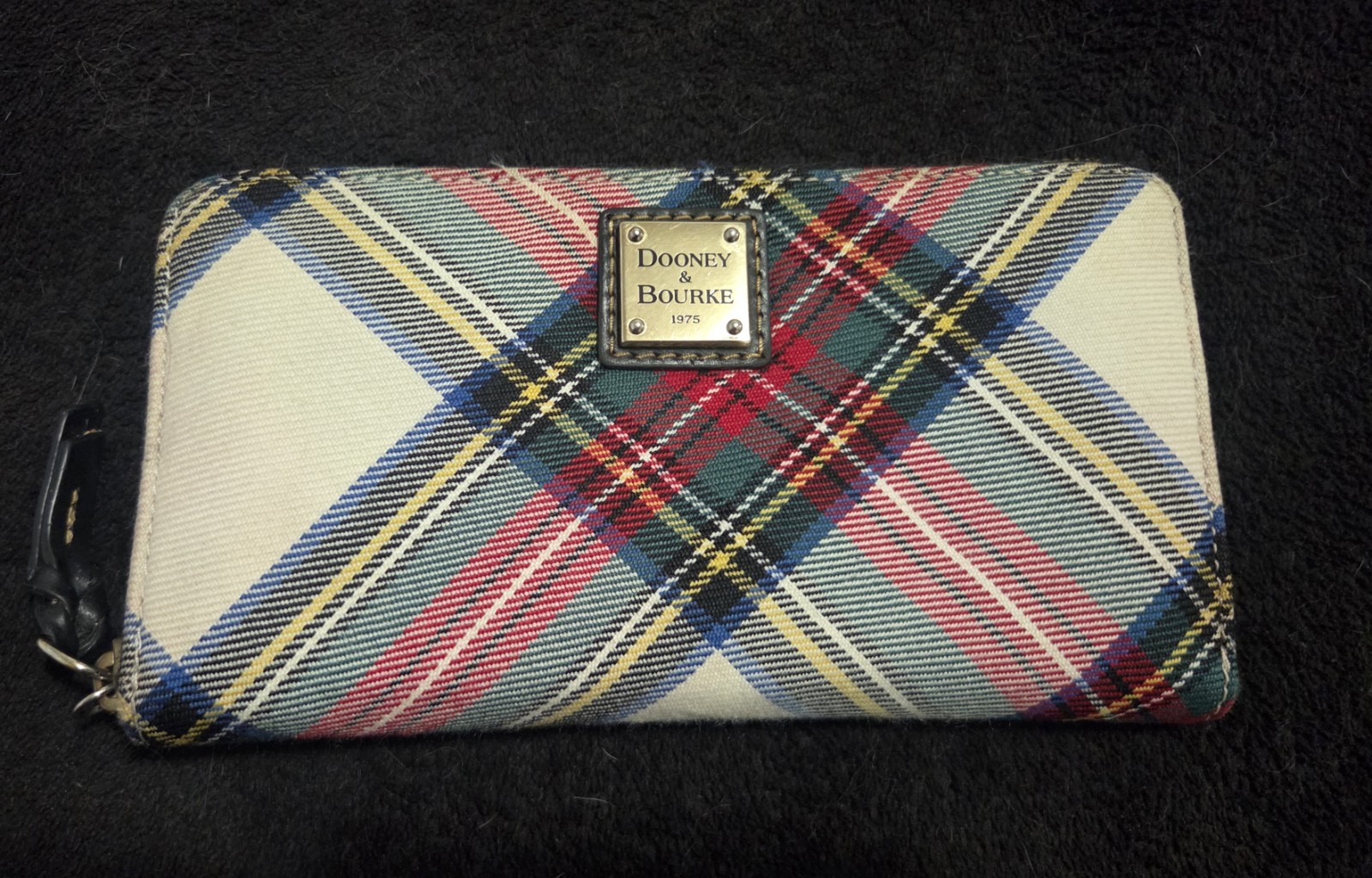 Dooney & Bourke Tartan Plaid Zip Around Wallet Clutch Dooney & Bourke Tartan Plaid Zip Around Wallet Clutch