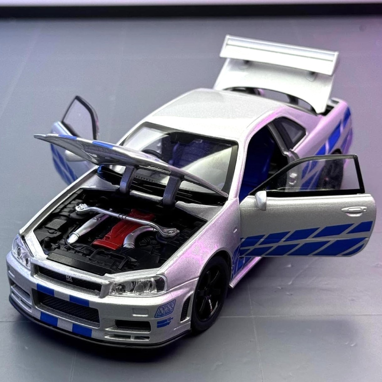 1:24 Nissan Skyline GTR-R34 Alloy Diecast Model Car - JDM Classic Collectible