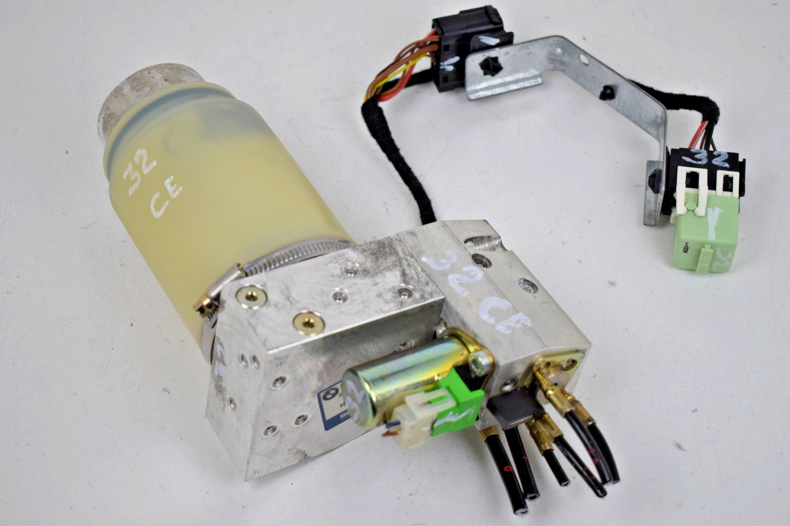 01-06  BMW E46 325Ci 330Ci M3 Convertible Roof Pump Hydraulic Top Motor Unit OEM