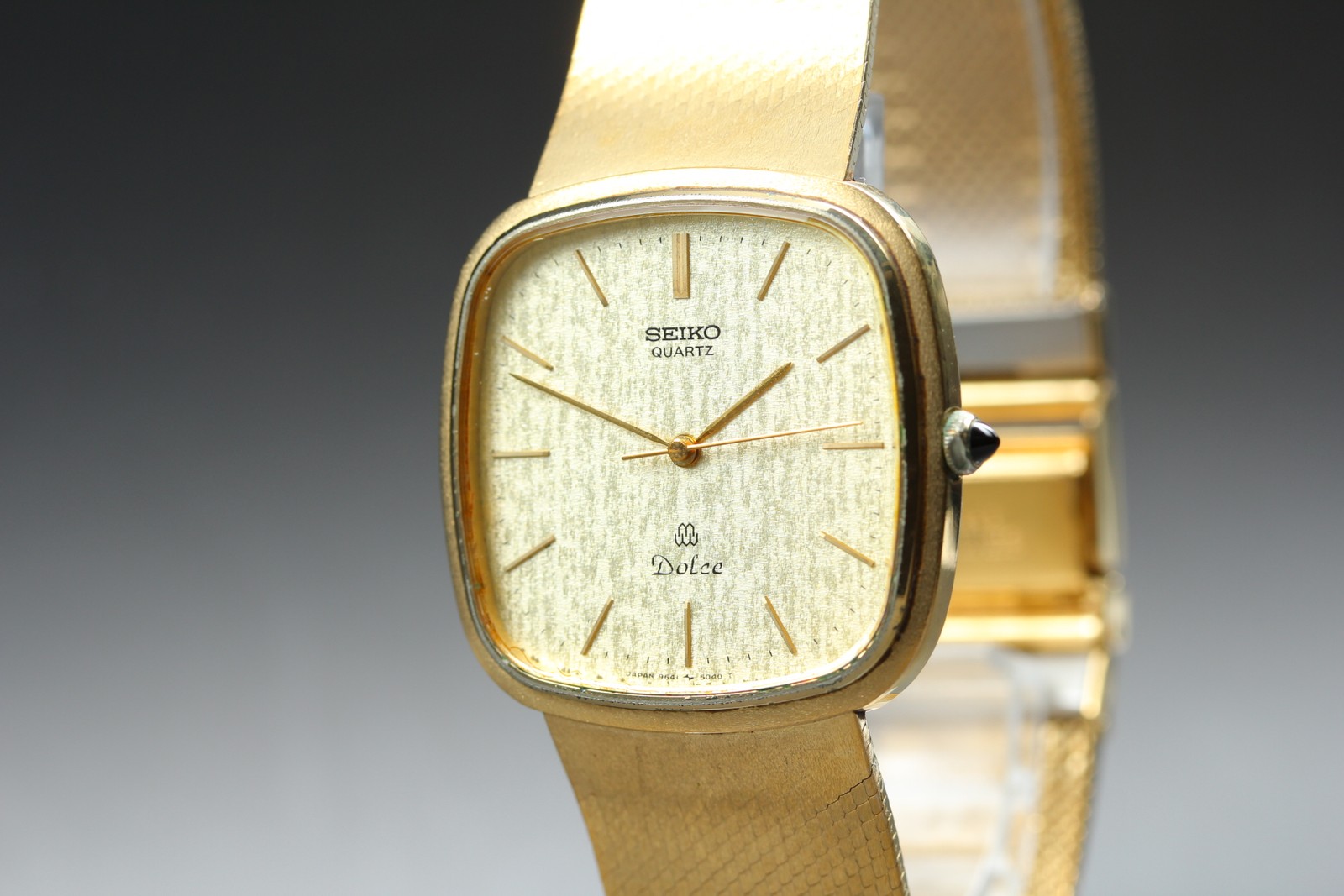 Vintage 1982 [Near MINT] Seiko Dolce 9641-5040 Gold Quartz 31mm Mens Watch JAPAN