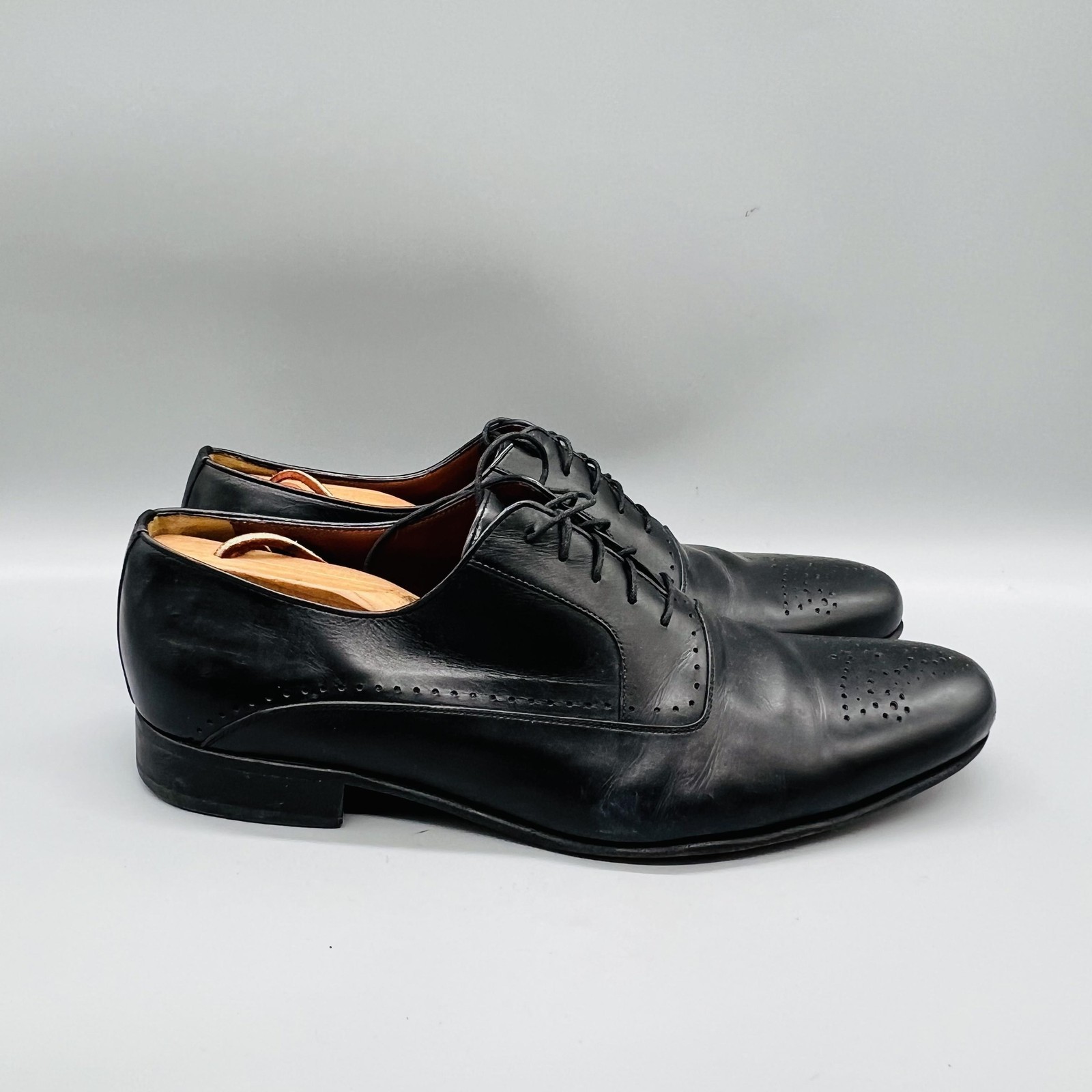 A Testoni Shoes Mens 9 Black Leather Oxford Dress Medallion Almond Toe Lace Up
