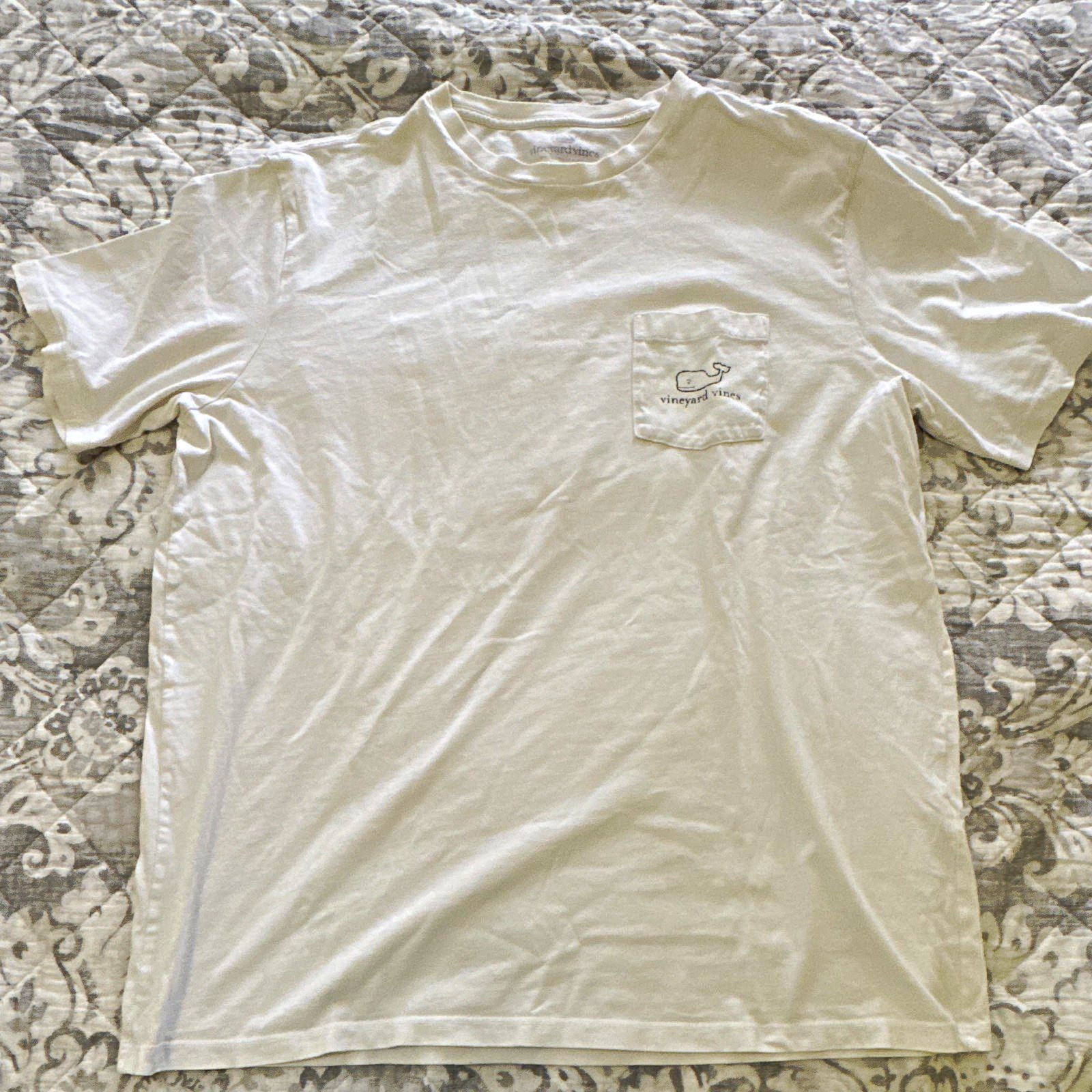 Vineyard Vines Men’s L White Whale Graphic Pocket Crew Neck Short Sleeve Tee Vineyard Vines Men’s L White Whale Graphic Pocket Crew Neck Short Sleeve Tee