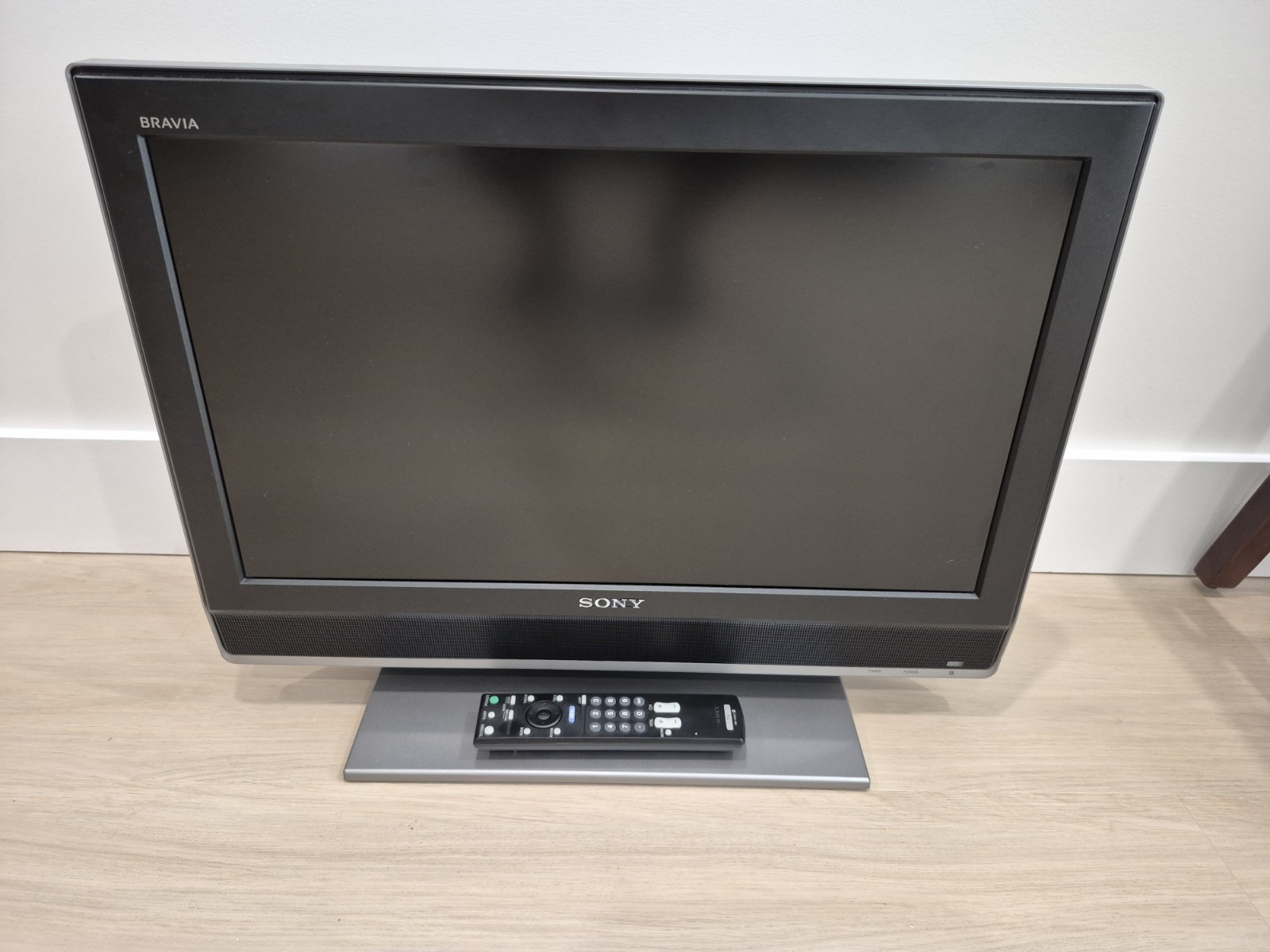 Sony Bravia KDL-26M3000 26” LCD Digital Gaming TV PC Input W/ Remote Clean Sony Bravia KDL-26M3000 26” LCD Digital Gaming TV PC Input W/ Remote Clean