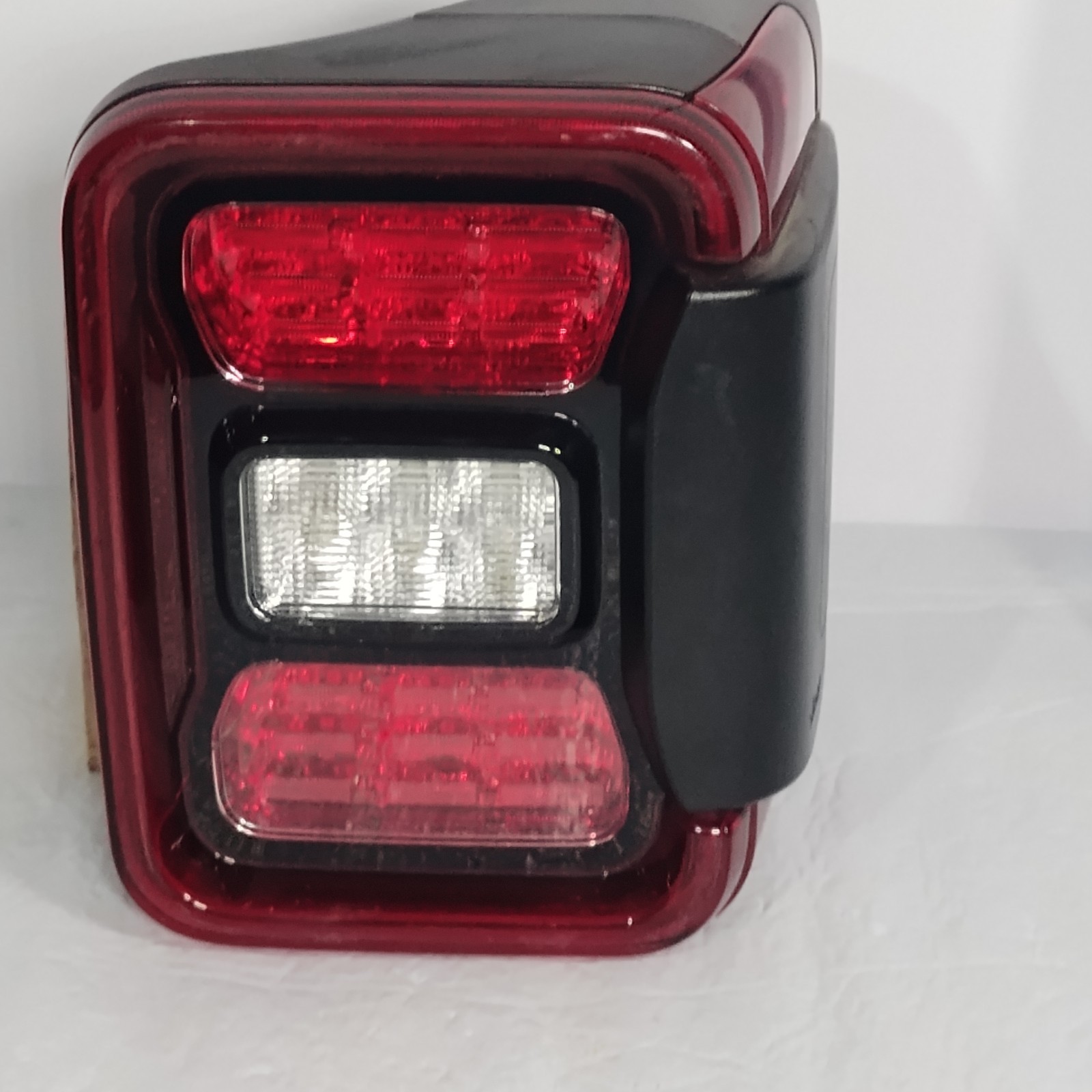 CRACK 2020-2026 Jeep Gladiator Right Side LED Tail Light Lamp 68338384AH BLIND