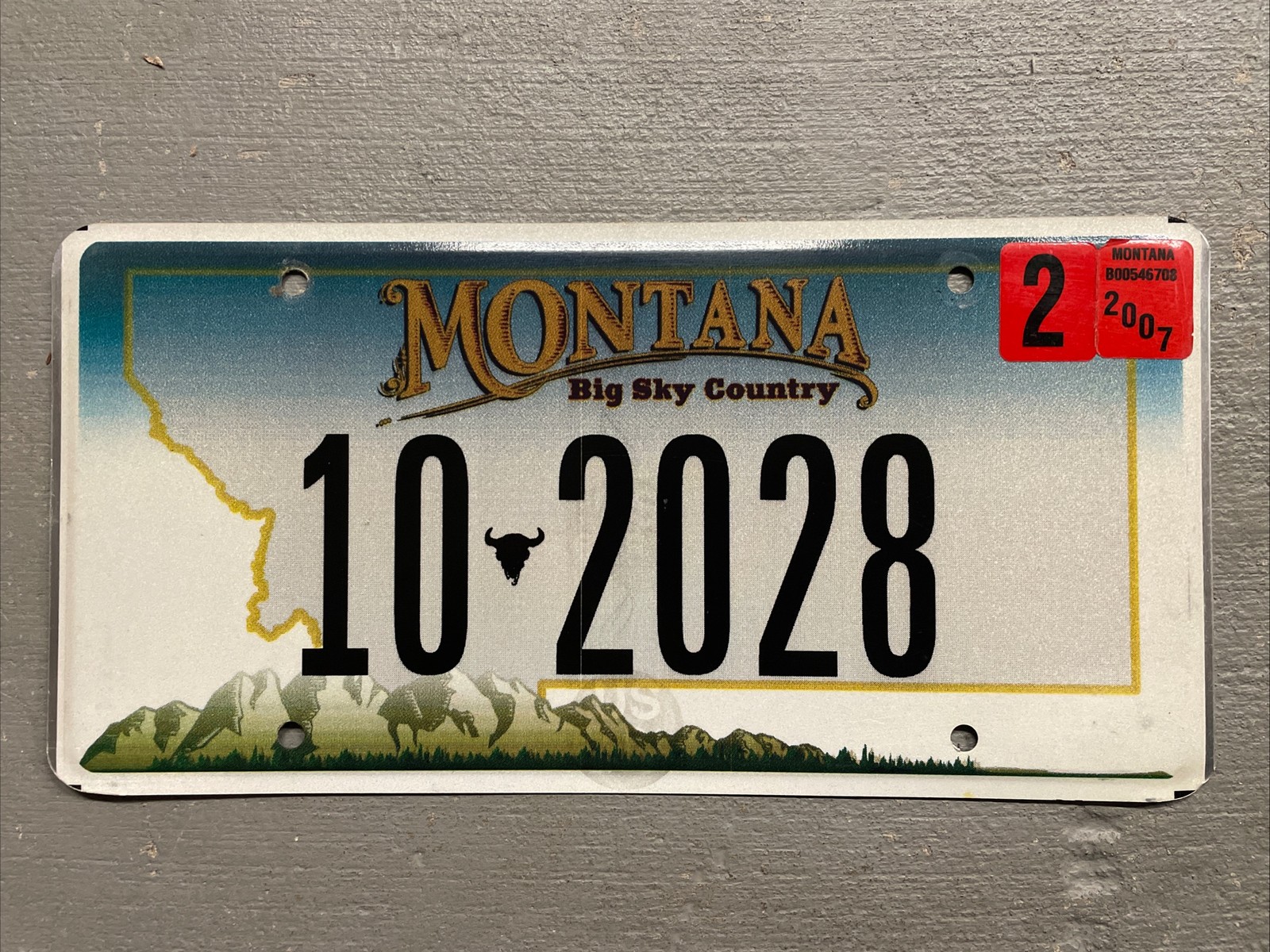 VINTAGE MONTANA LICENSE PLATE BIG SKY COUNTRY RANDOM LETTERS/NUMBERS NICE COND.