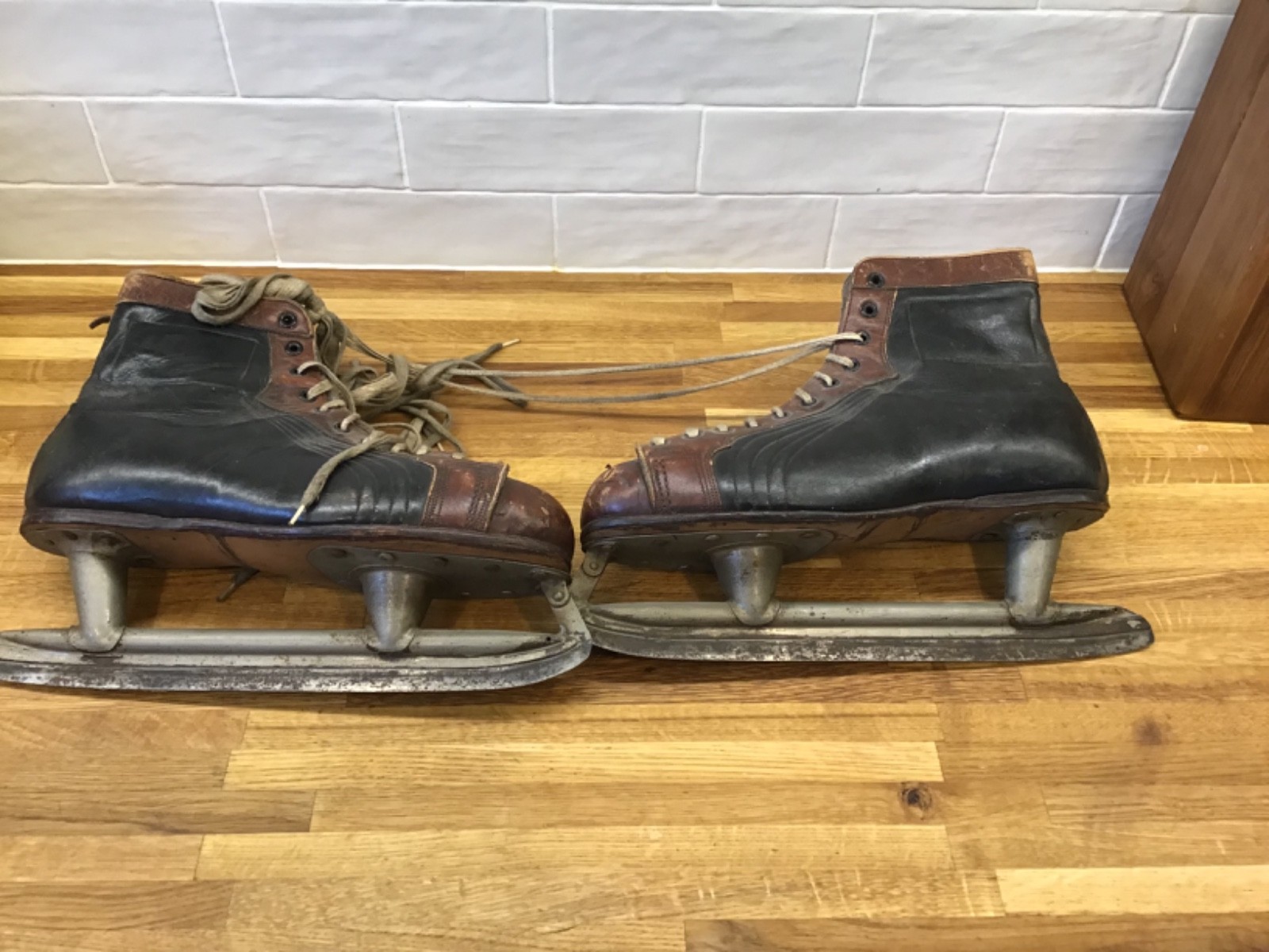 Vintage 1950s Stuburt Ice Hockey Skating Boots . canadian Blades . 9.5