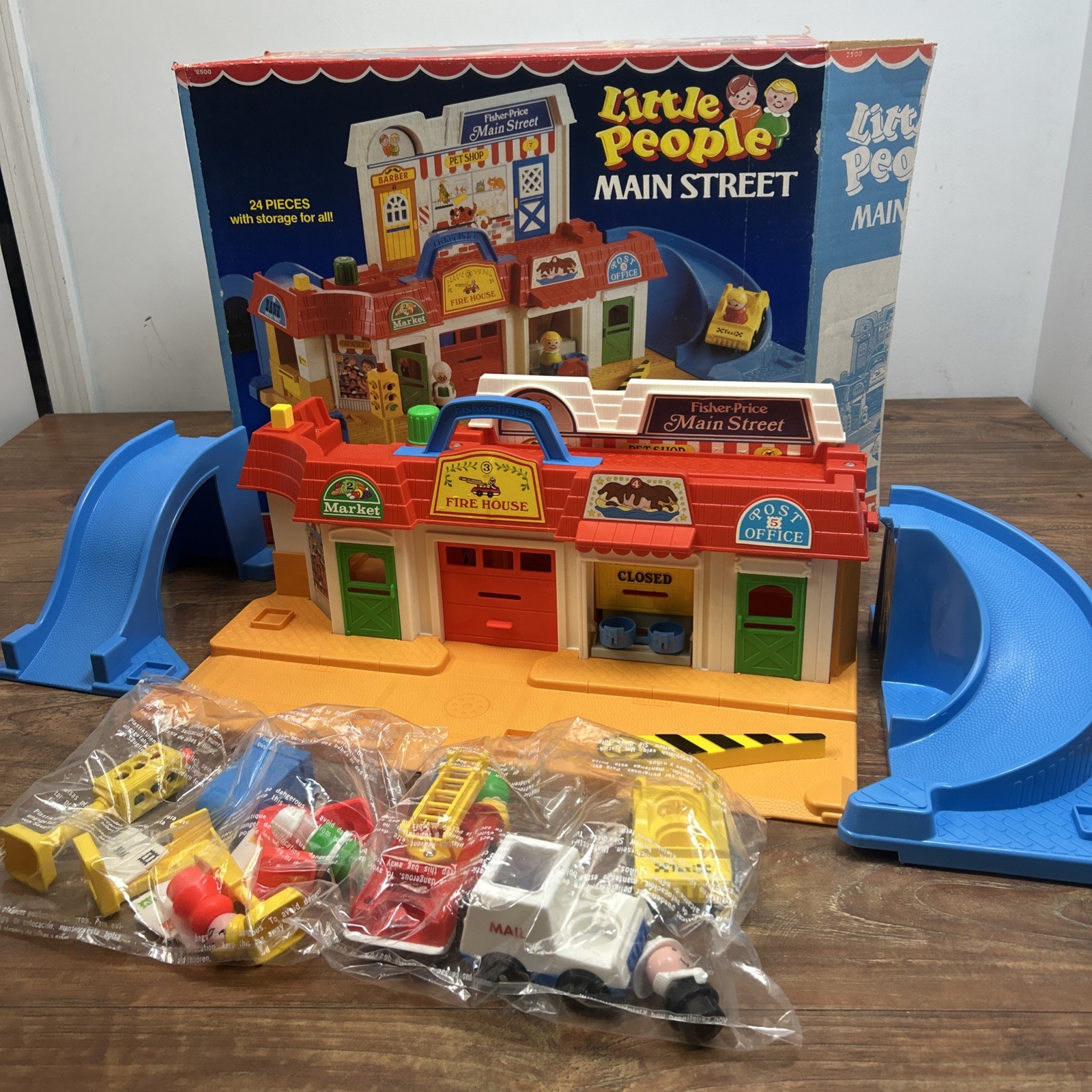 VTG 1986 Fisher Price Little People Main Street Play Family Playset #2500 NEW VTG 1986 Fisher Price Little People Main Street Play Family Playset #2500 NEW