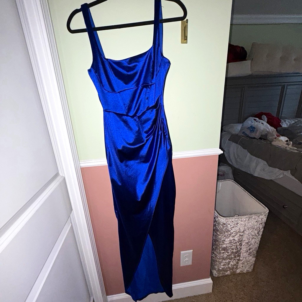 Windsor Women’s Blue Satin Square Neck Sleeveless Strappy Long Gown Dress M Windsor Women’s Blue Satin Square Neck Sleeveless Strappy Long Gown Dress M