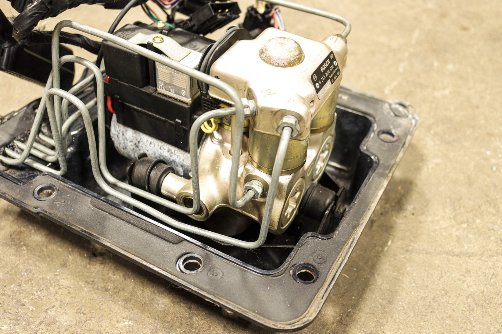 1986-1991 Chevy Corvette C4 ABS Pump Assembly w/ Wiring Harness & Tray OEM *USED