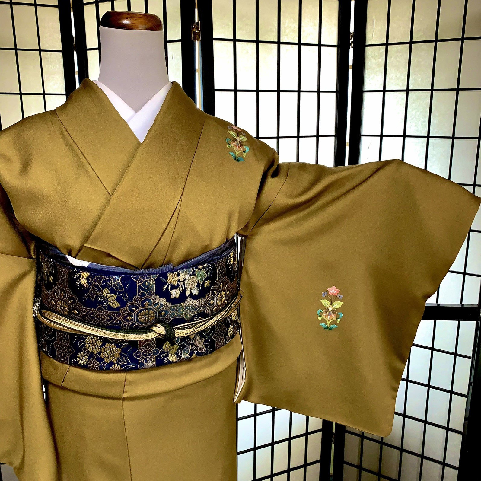 Exotic Oriental Houmongi Silk Kimono, Fukuro Obi & Accessories – 4-Piece Set