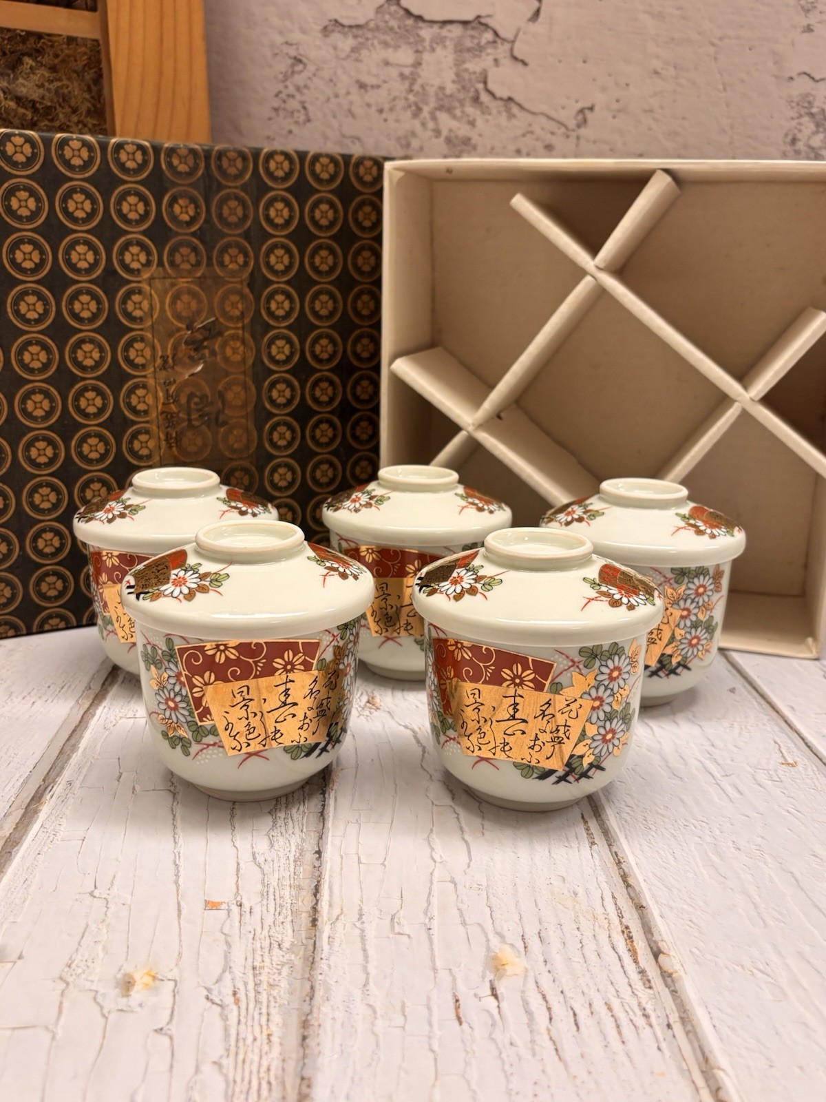 NOS Vtg Arita Ware Niuemon Lidded Tea Cups Set 5 Gold Gilt Kutani Style Boxed NOS Vtg Arita Ware Niuemon Lidded Tea Cups Set 5 Gold Gilt Kutani Style Boxed