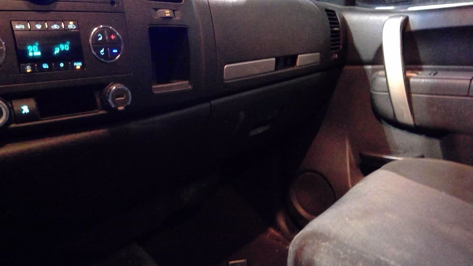 SILVRDO15 2010 Glove Box 5270029