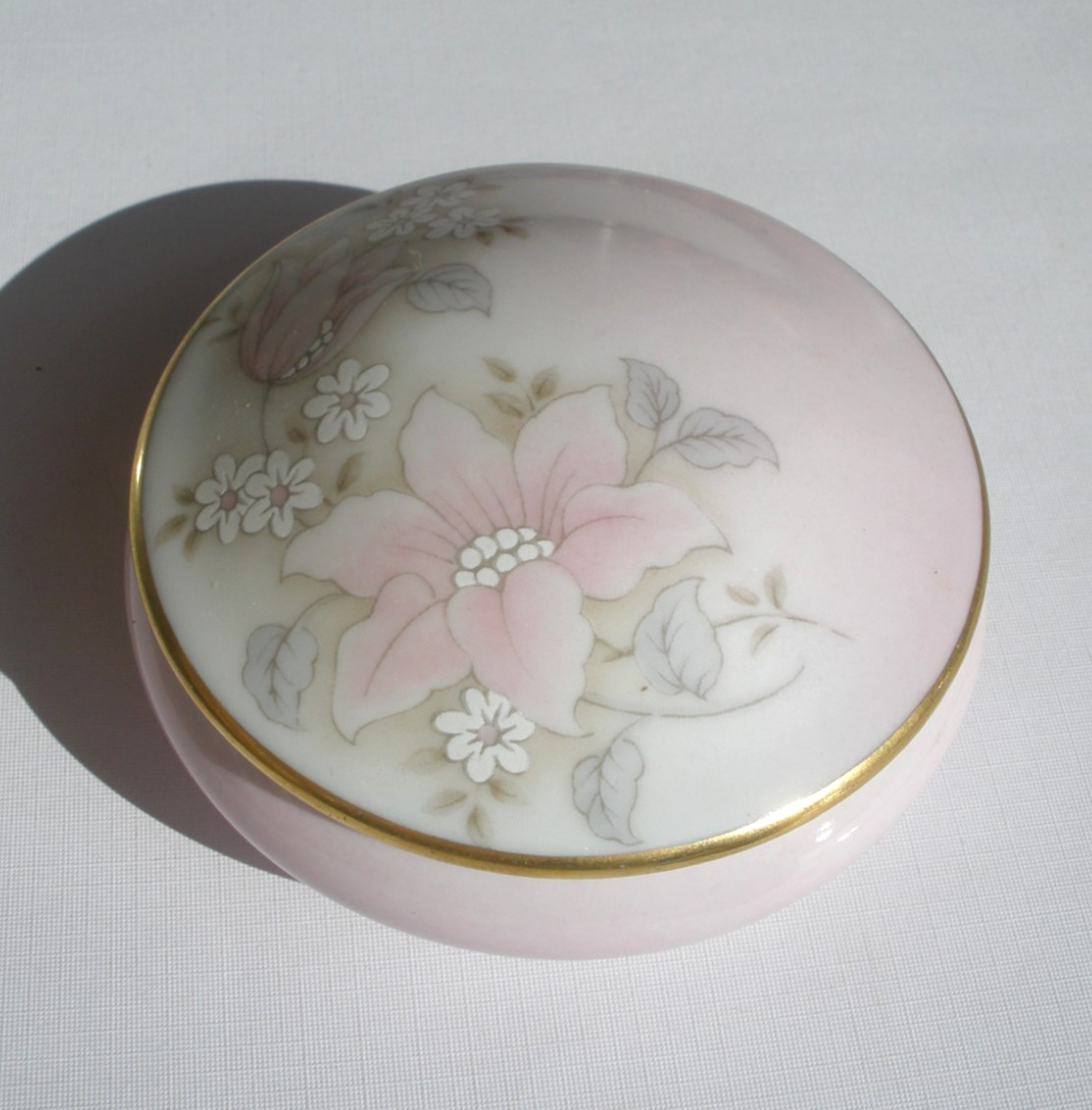 Limoges France Porcelain Trinket Box Pink Floral Design Gold Trim Limoges France Porcelain Trinket Box Pink Floral Design Gold Trim