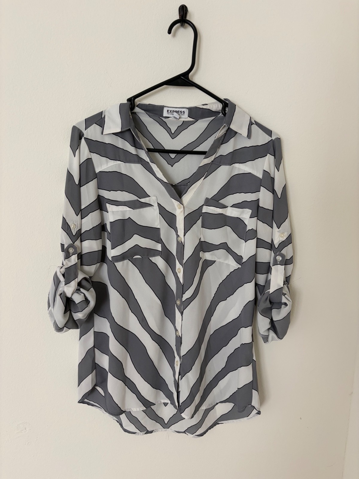 Express Portofino Womens Small Button Down Gray Animal Print Express Portofino Womens Small Button Down Gray Animal Print