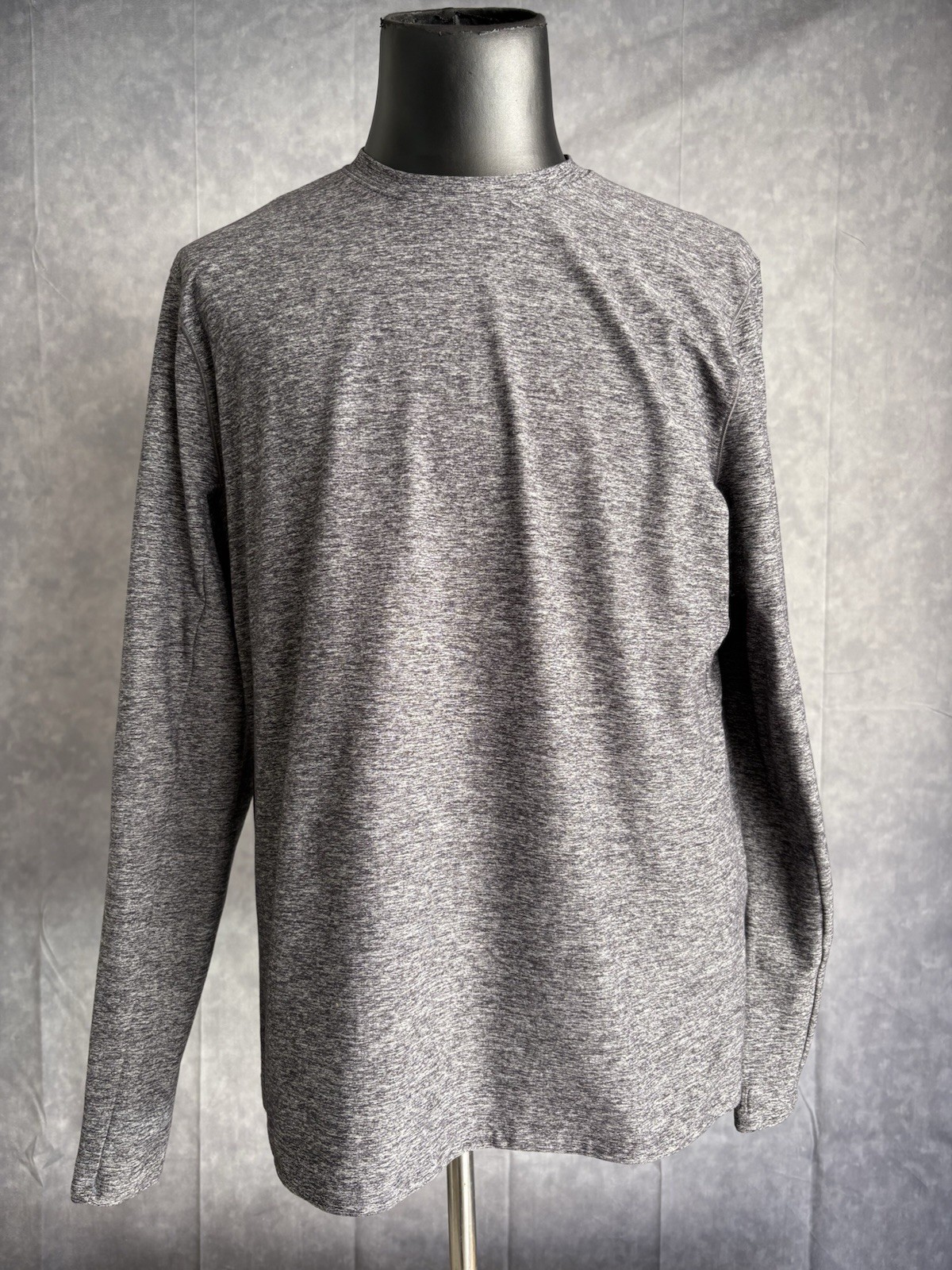 Lululemon Men’s Long Sleeve Workout Shirt Size XL Heathered Gray EUC