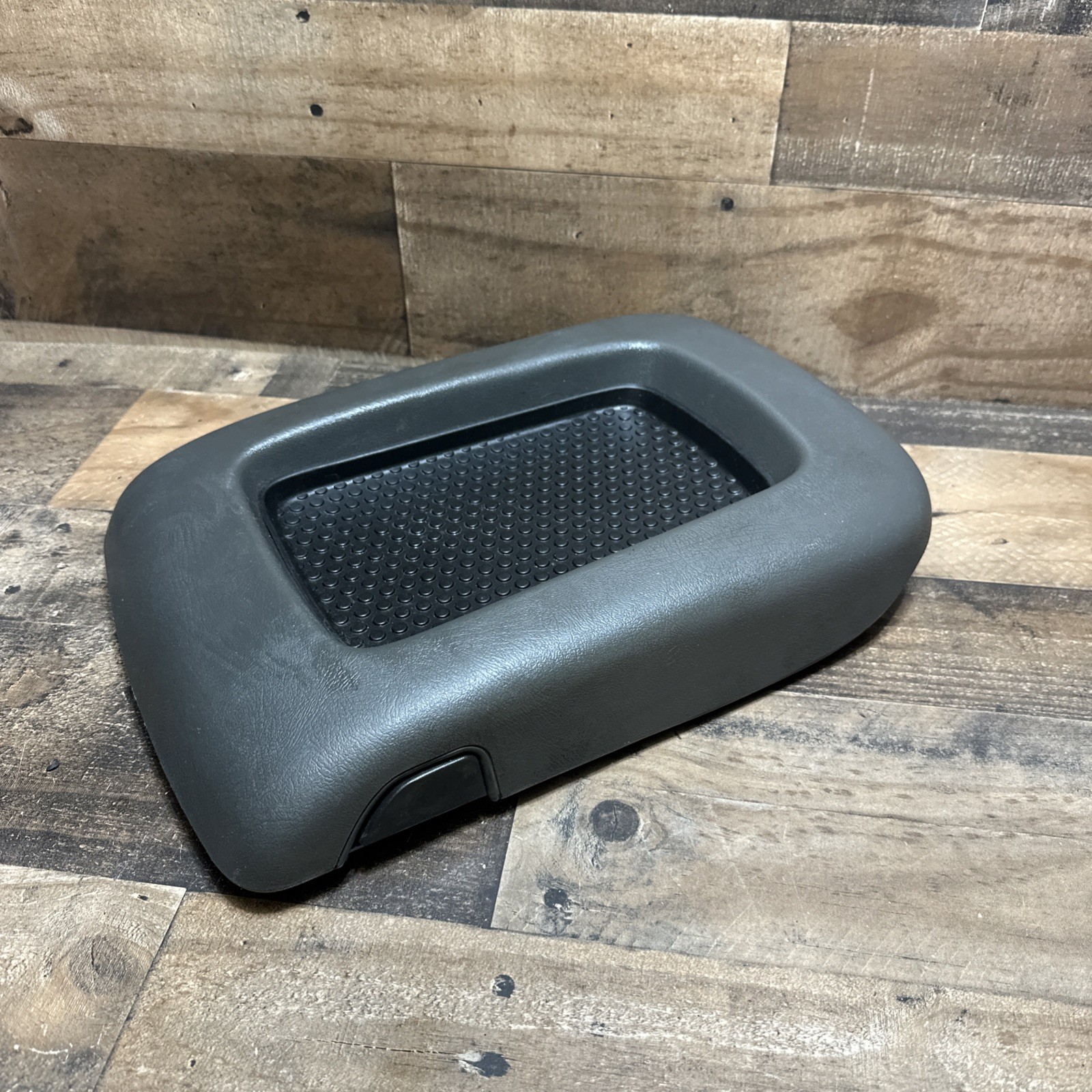 03-06 CHEVY SILVERADO TAHOE AVALANCHE CENTER CONSOLE LID ARM REST  OEM