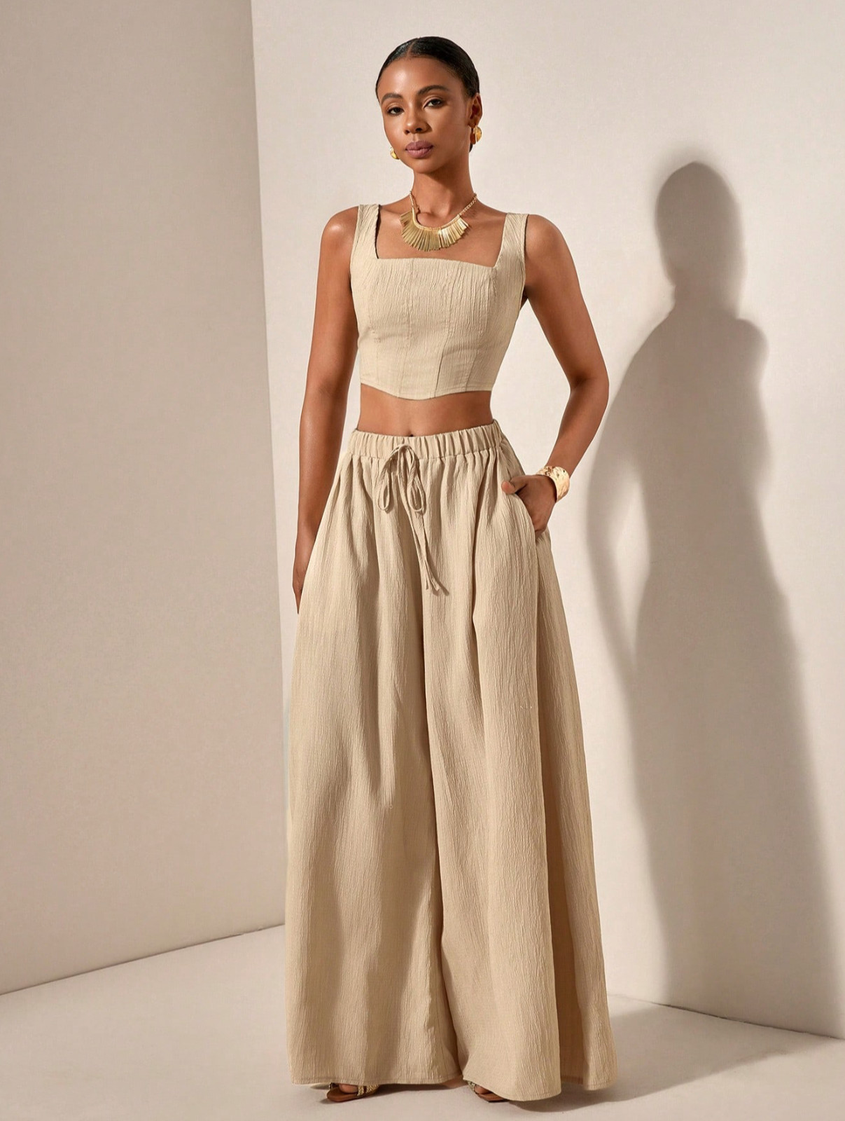 Conjunto 2 piezas Beige Top y Pantalones de pierna ancha con bolsillos