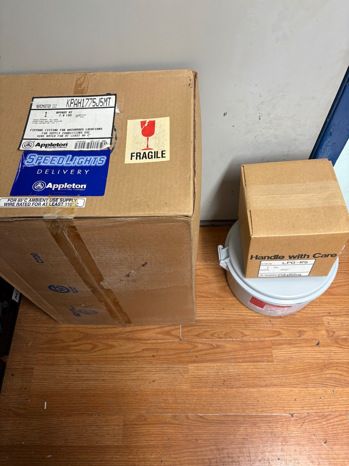 APPLETON MERCMASTER III KPAH1775J5MT LIGHTING FIXTURE FOR HAZARDOUS LOCATION APPLETON MERCMASTER III KPAH1775J5MT LIGHTING FIXTURE FOR HAZARDOUS LOCATION