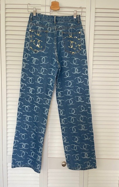 CHANEL 23B CC Monogram Embellished Blue Denim Jeans Size 34 CHANEL 23B CC Monogram Embellished Blue Denim Jeans Size 34
