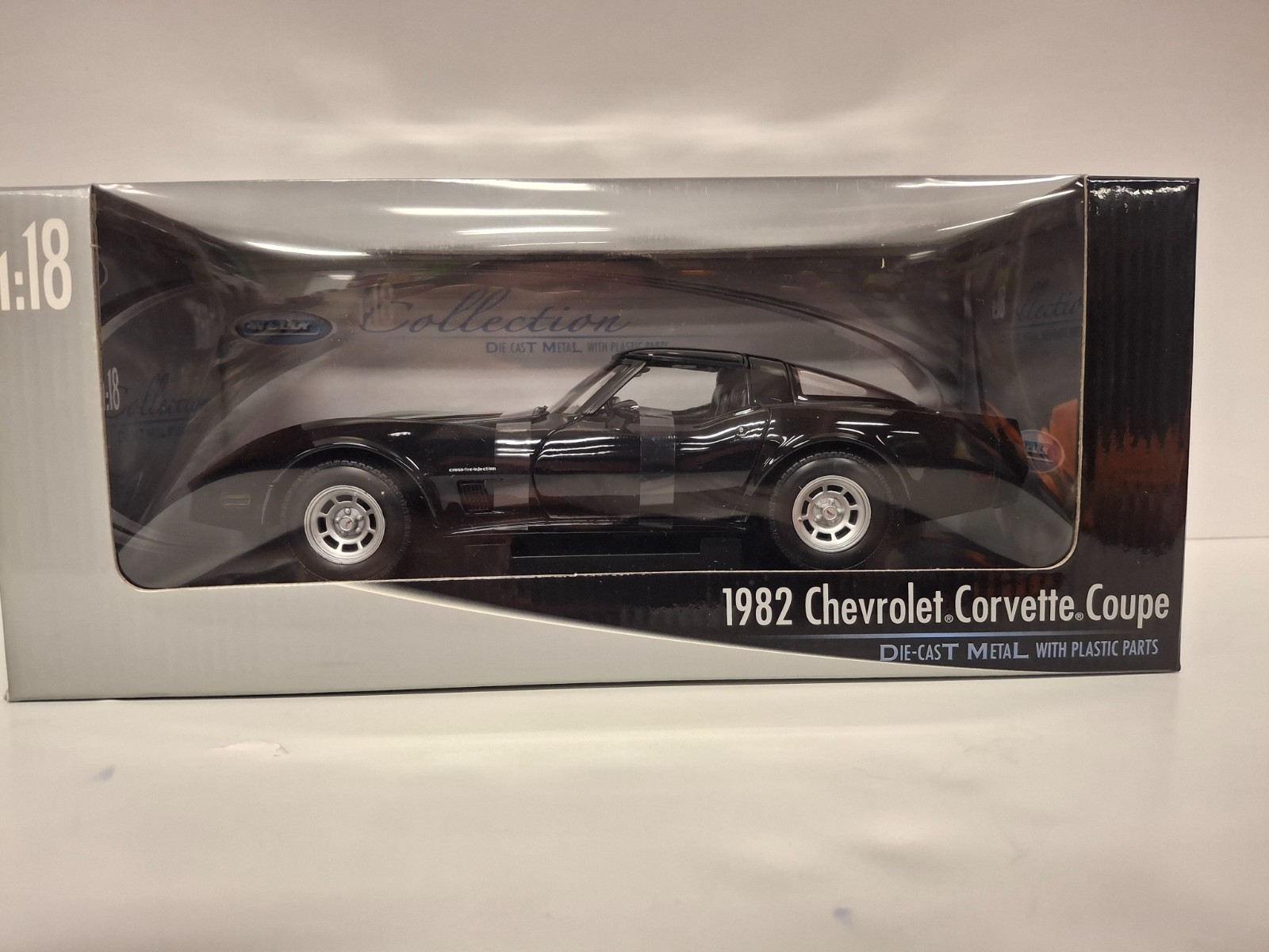 Welly 1982 Chevrolet Corvette Coupe Die Cast Metal Model Black 1/18 scale Welly 1982 Chevrolet Corvette Coupe Die Cast Metal Model Black 1/18 scale
