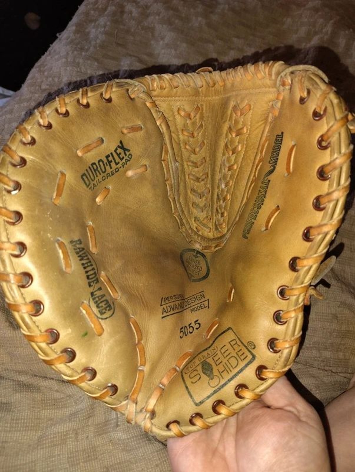 vintage Spalding Model 5055 first baseman\'s baseball mitt. vintage Spalding Model 5055 first baseman\'s baseball mitt.