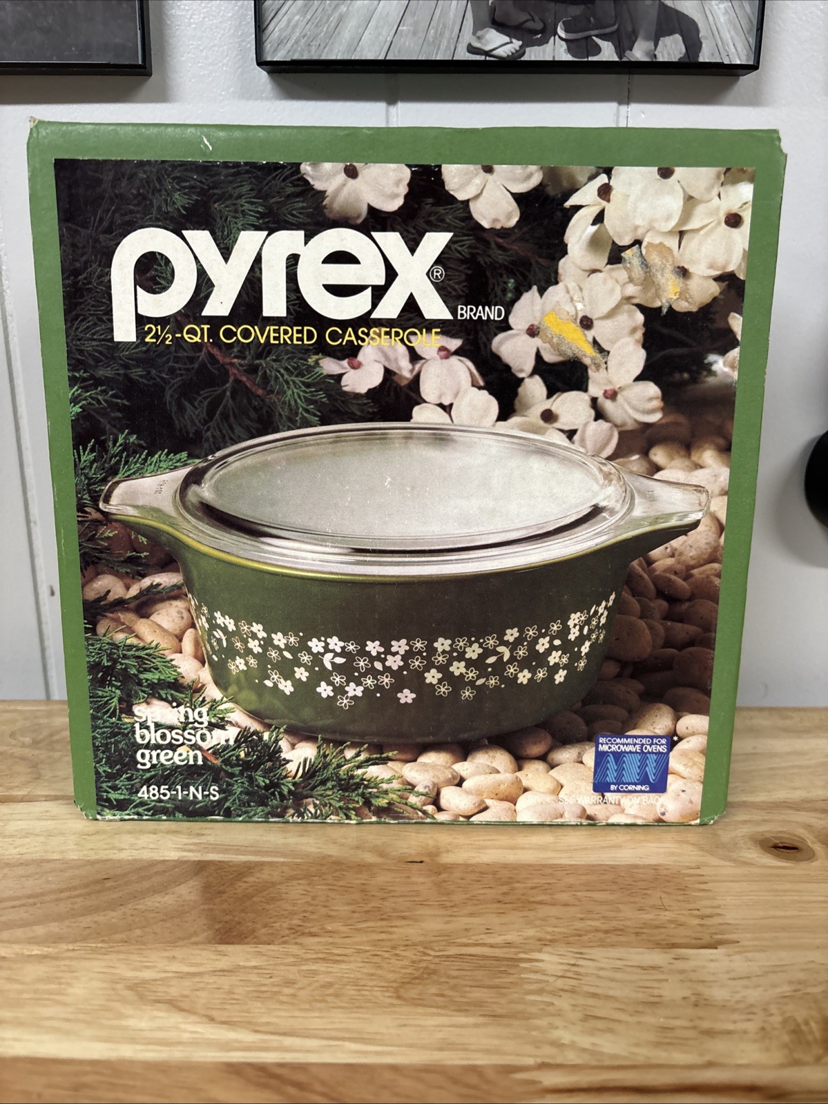 VINTAGE PYREX SPRING BLOSSOM GREEN 2.5 QT COVERED CASSEROLE NEW IN BOX 485-1-N-S VINTAGE PYREX SPRING BLOSSOM GREEN 2.5 QT COVERED CASSEROLE NEW IN BOX 485-1-N-S