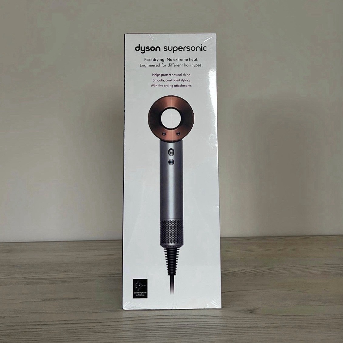 Dyson Supersonic Hair Dryer With 5 Attachments Copper - NEW IN BOX Dyson Supersonic Hair Dryer With 5 Attachments Copper - NEW IN BOX