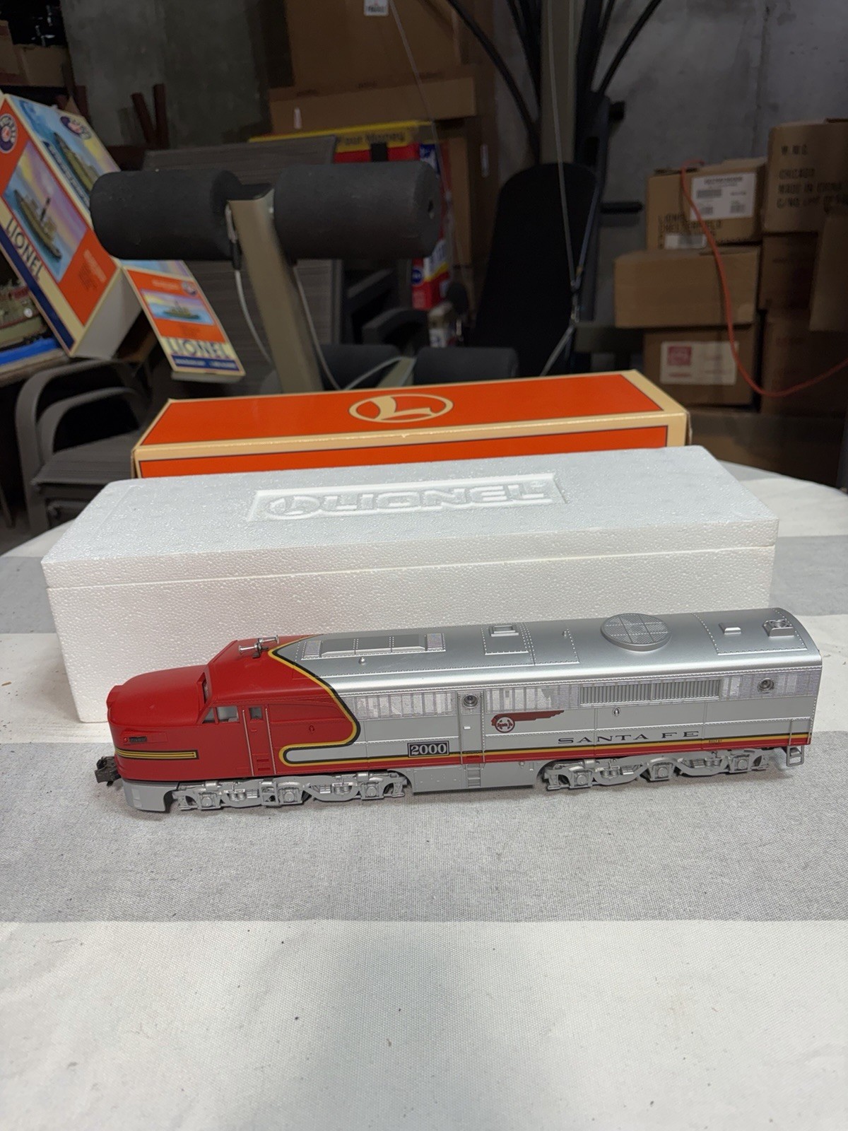 Lionel 2000 ATSF Railway Alco PA-1 Diesel Locomotive 6-18952