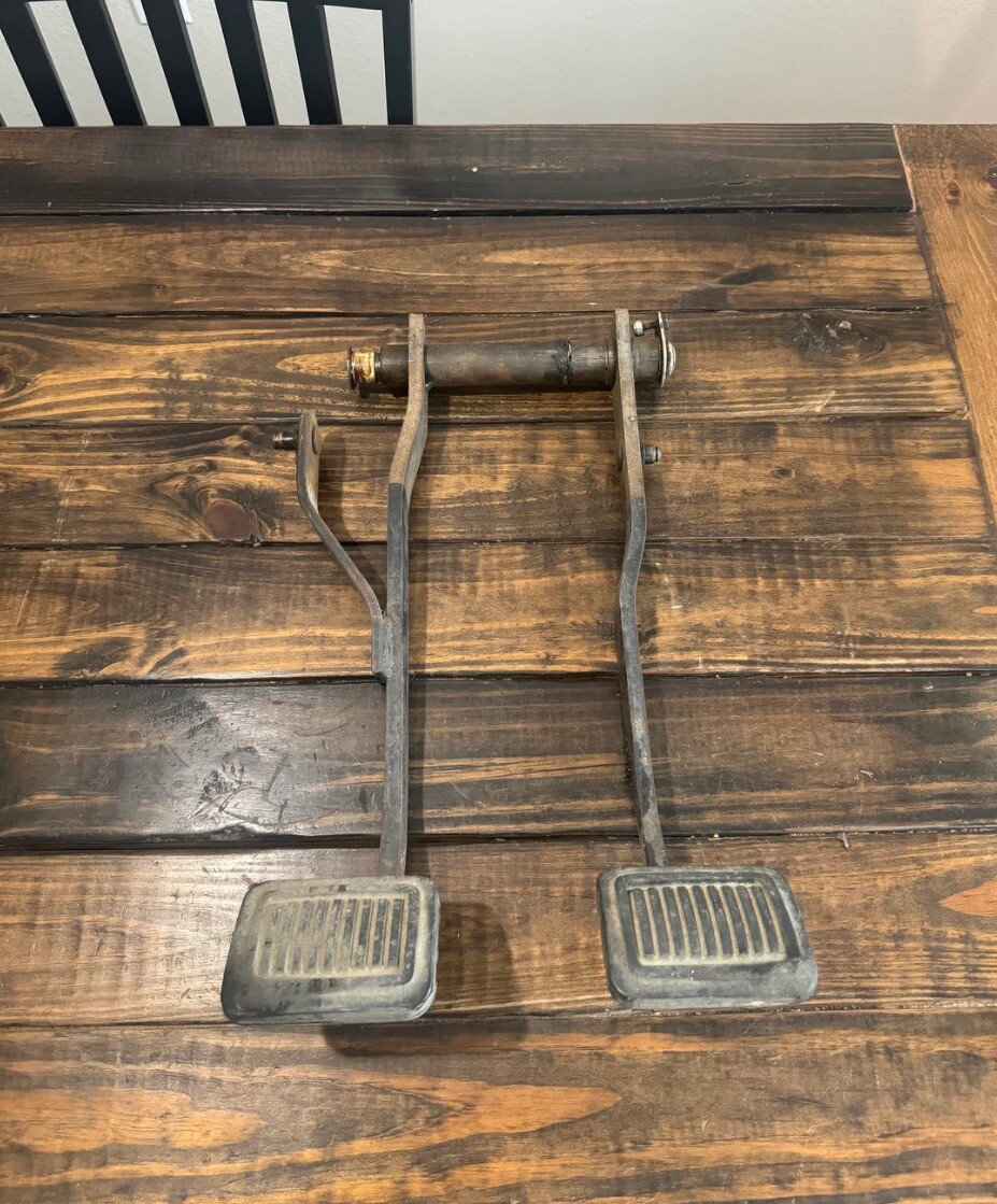 1989-1993 Dodge Ram Hydraulic Clutch and Brake Pedal Set 1st Gen Cummins Oem 1989-1993 Dodge Ram Hydraulic Clutch and Brake Pedal Set 1st Gen Cummins Oem