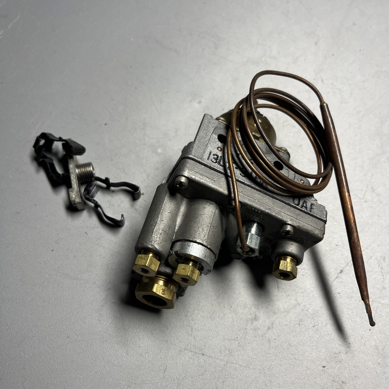 Robertshaw Oven Gas Thermostat UAF 13LT-316R 9029G Robertshaw Oven Gas Thermostat UAF 13LT-316R 9029G