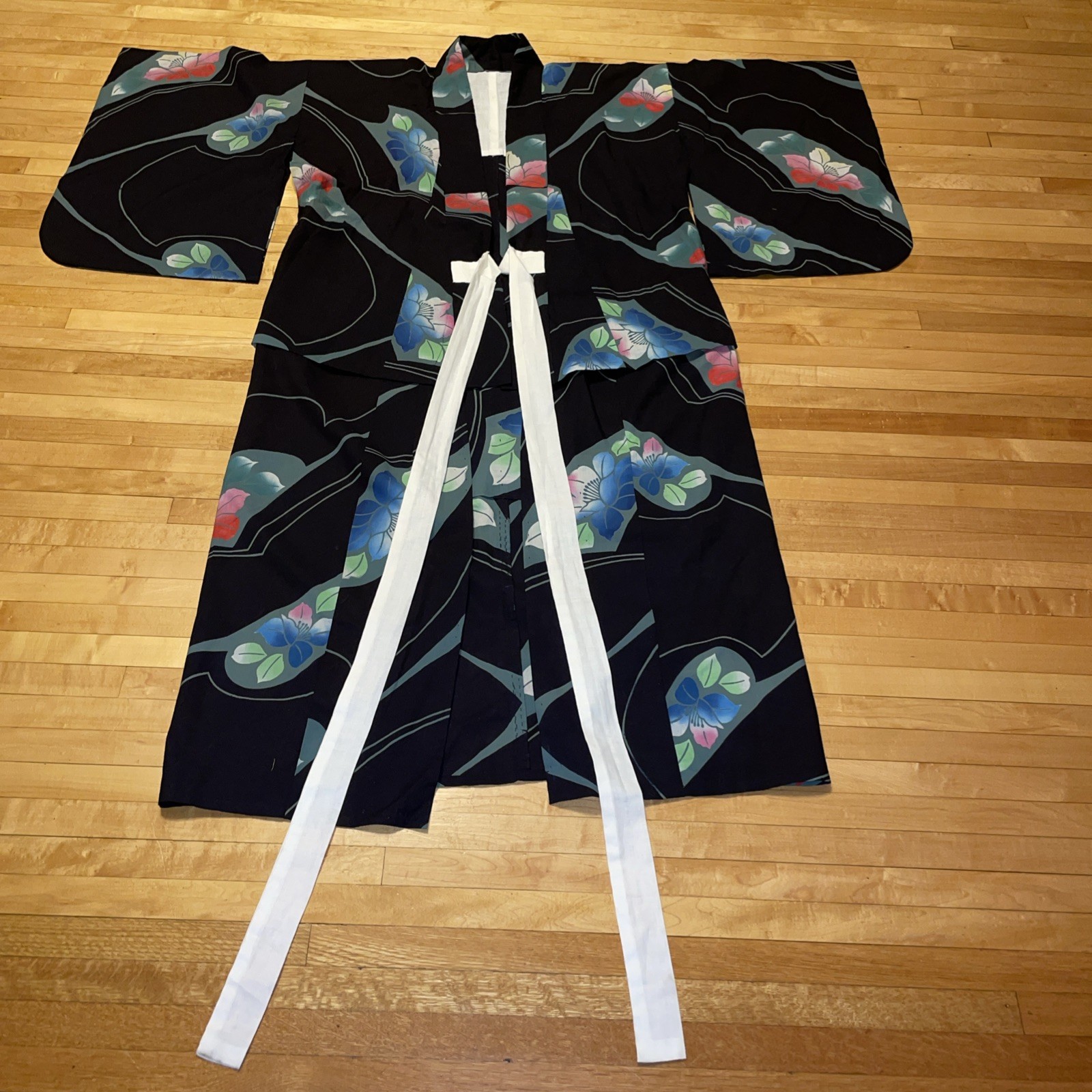Japanese Kimono Yukata Cotton Handmade Excellent Condition Navy Flowers Leaves Japanese Kimono Yukata Cotton Handmade Excellent Condition Navy Flowers Leaves