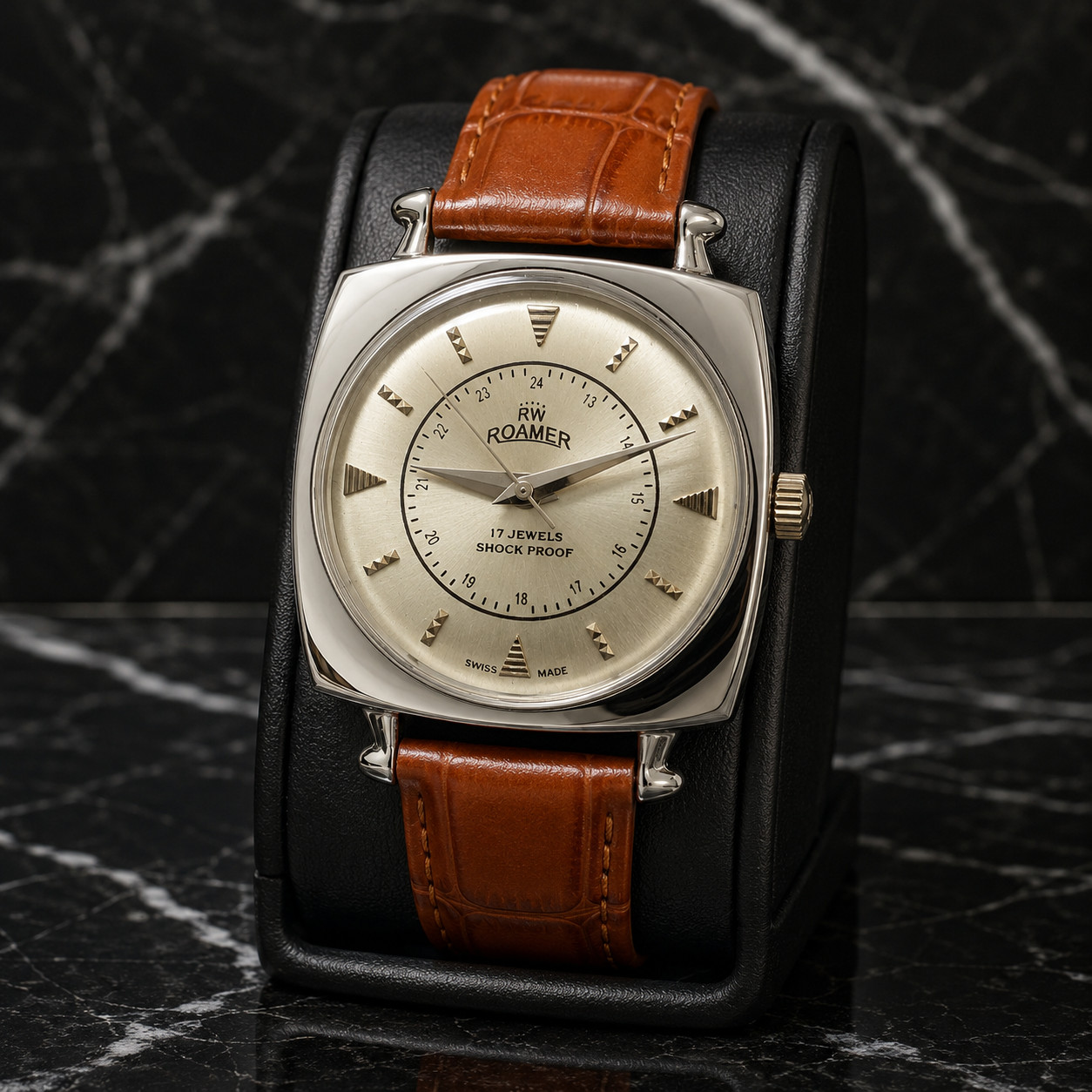 RARE Vintage Roamer Champagne Face Mechanical Hand Winding 17 jewels Brown Band