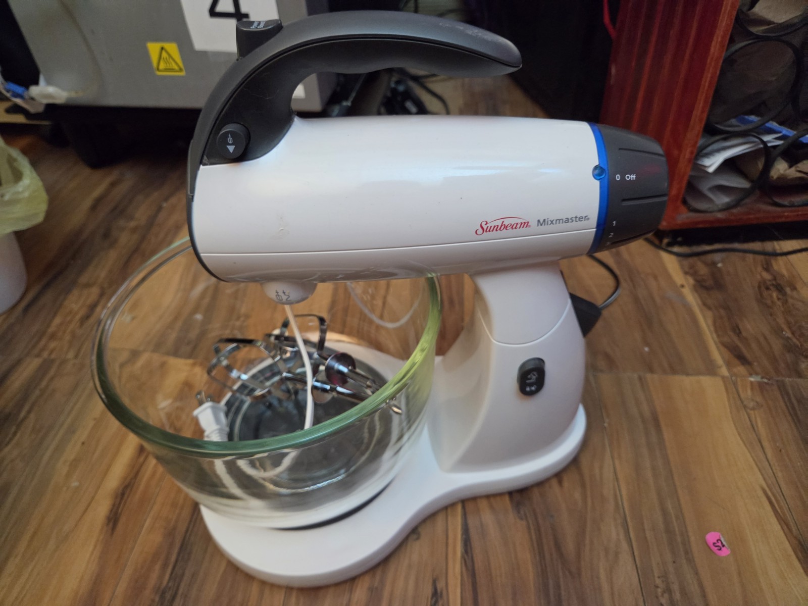Sunbeam Mixmaster Stand Mixer White With Glass Bowl  Beaters Vintage Retro Clean