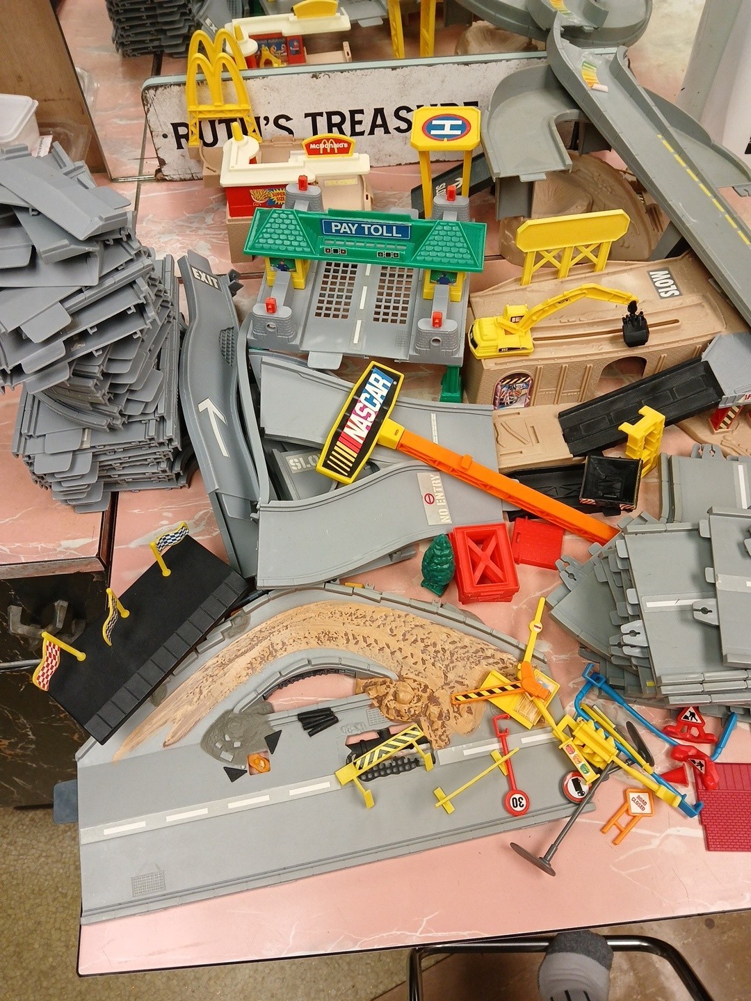 75+ Pieces Huge 1990s Hot Wheels World City Super Highway Track READ Toll Booth+