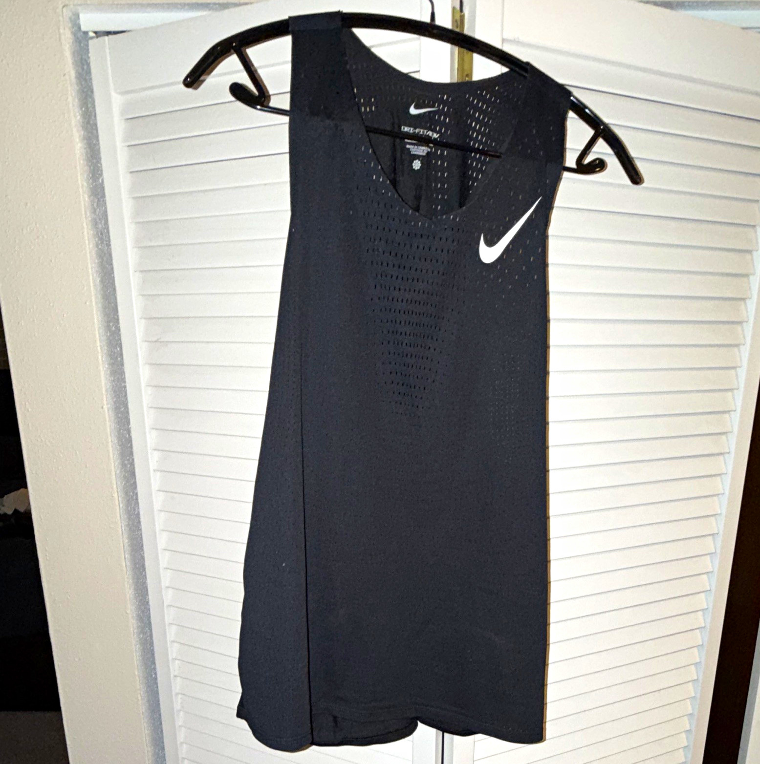 Nike Dri-FIT ADV Men\'s L Black V-Neck Sleeveless Mesh Tank Athletic Fit