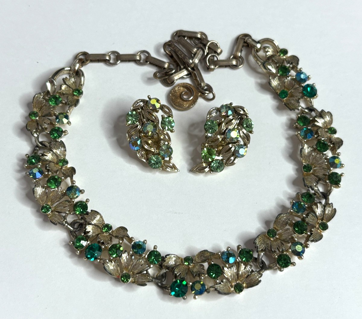 Vintage Lisner Green Rhinestone Choker Necklace Clip On Earrings Demi Parure 16 Vintage Lisner Green Rhinestone Choker Necklace Clip On Earrings Demi Parure 16
