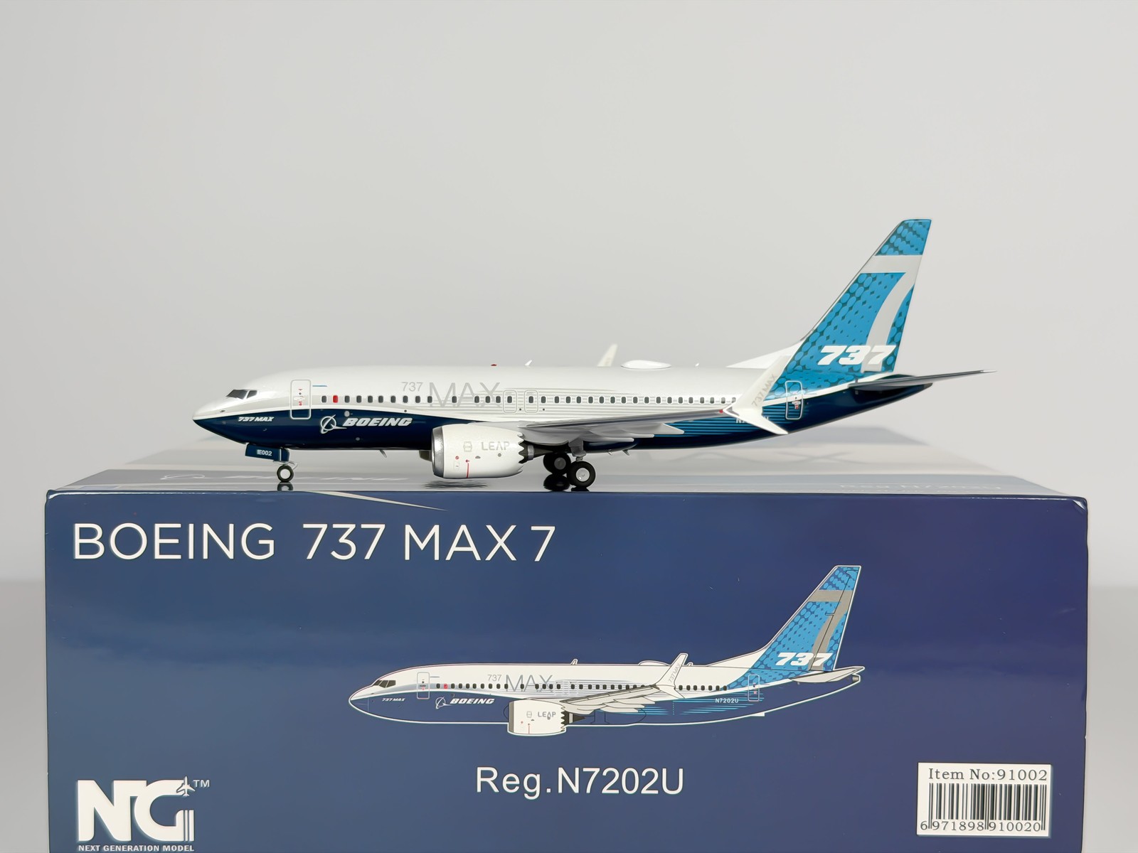 Boeing House Boeing 737 MAX 7 1:200 NG Models N7202U (91002) Boeing House Boeing 737 MAX 7 1:200 NG Models N7202U (91002)
