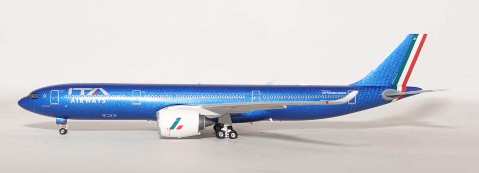 1:400 Phoenix Models ITA Airways A330-900 EI-HJP 93405 PH404690 Airplane Model