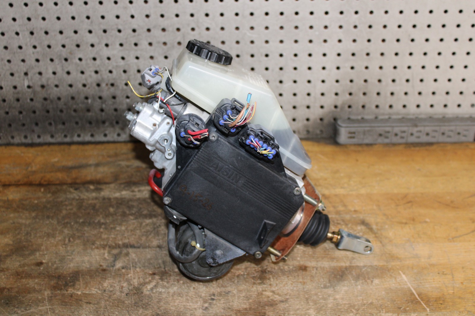 1998-05 Lexus GS300 GS400 GS430 ABS Anti Lock Brake Booster Pump Master Cylinder