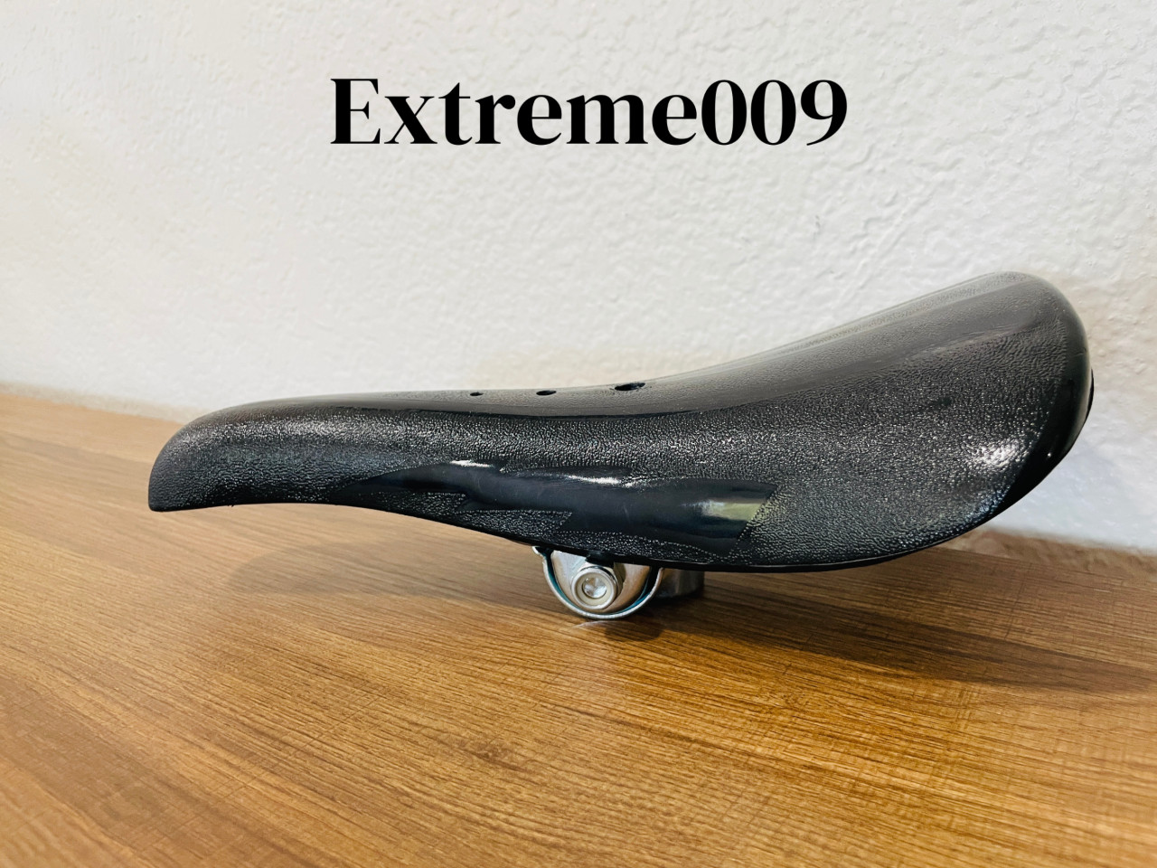 Lightning Bolt Vintage Old School Bmx HardShell Seat BLACK saddle Kashimax Style Lightning Bolt Vintage Old School Bmx HardShell Seat BLACK saddle Kashimax Style