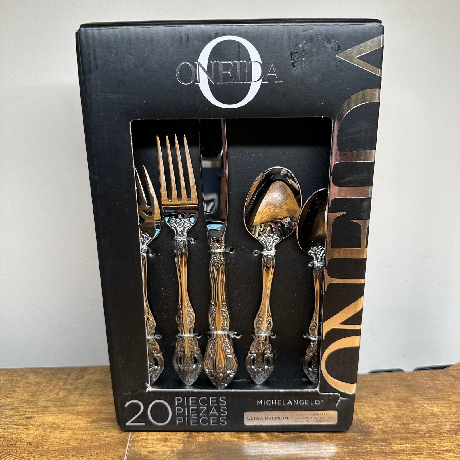 Oneida Michelangelo 20 Piece Flatware Set 18/10 Stainless Steel Service for 4