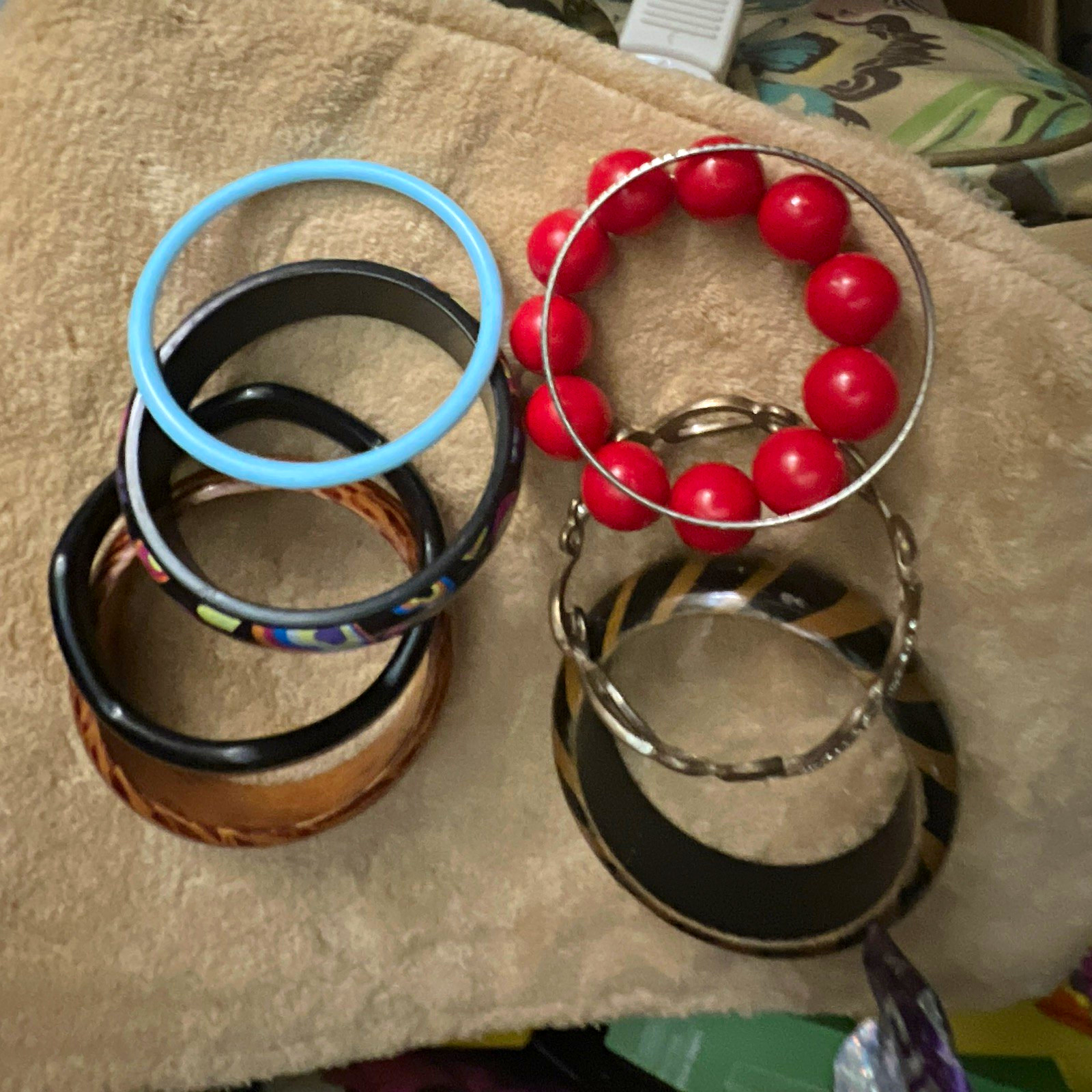 Mixed Lot 6 Women’s Fashion Bangles & Bracelets Plastic/Wood Multicolor