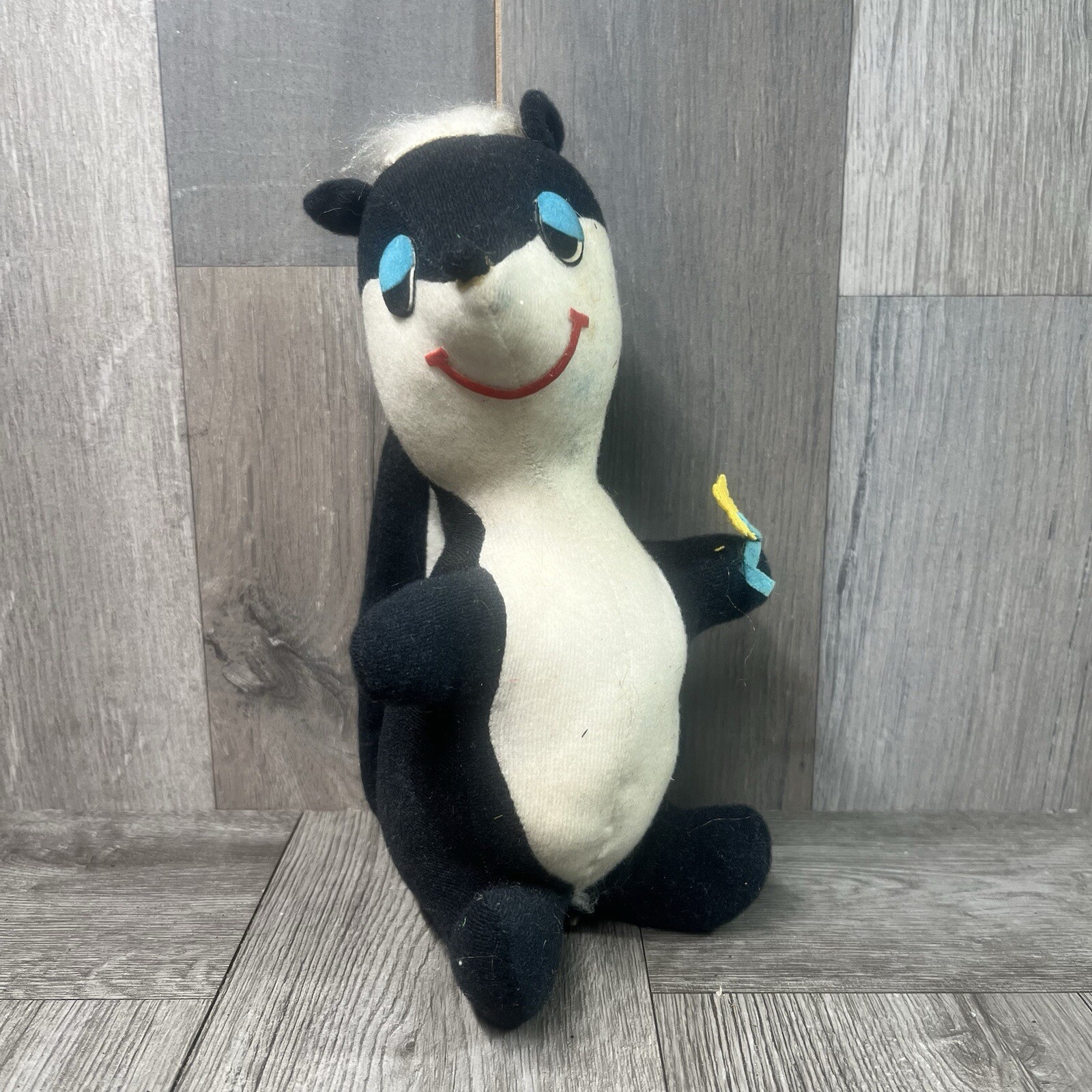 Vintage Early Dakin Dream Pets Skunk With Flower