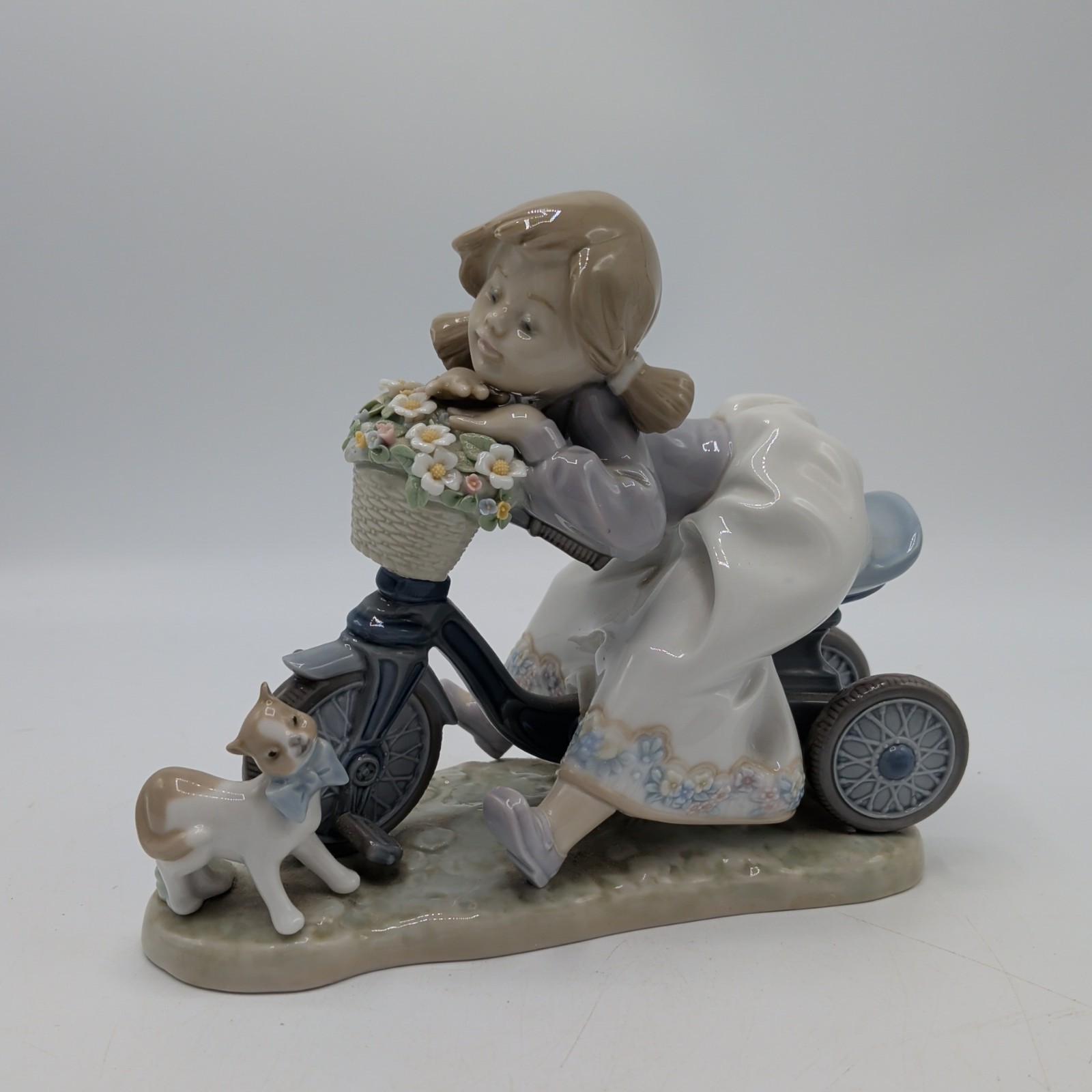 Lladro IN NO HURRY 5679 Girl on tricycle w/flowers