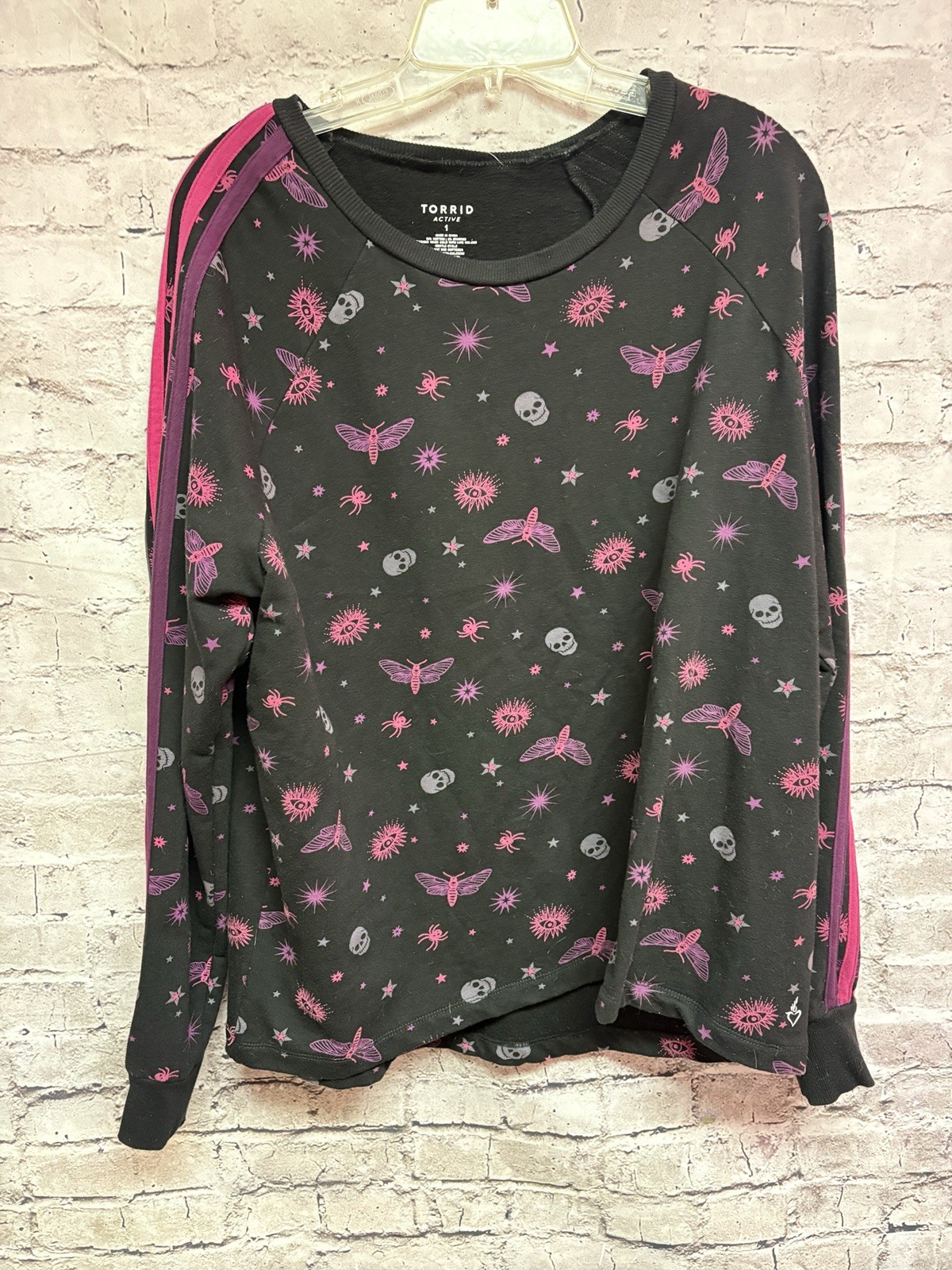 Torrid Women’s Long Sleeve Active Shirt Black Pink Skulls Size 1 